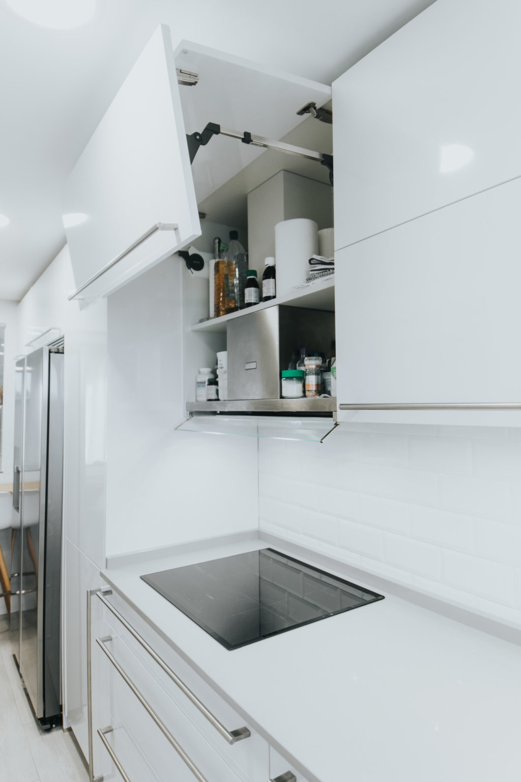 Cocinas LARGAS y ESTRECHAS con barra en MADERA