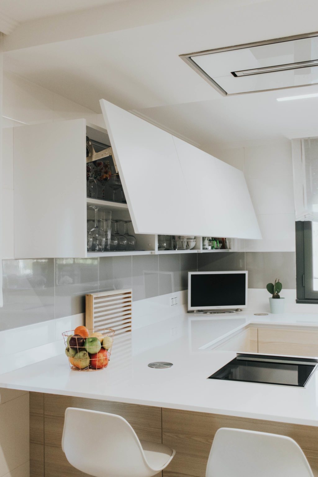 Cocinas MODERNAS blancas y MADERA TEPPANYAKY