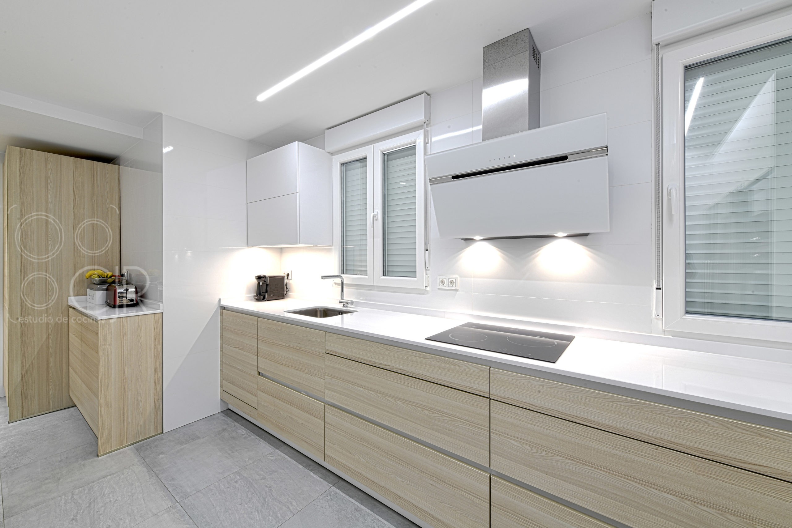 cocinas blancas y madera modernas santos cjr
