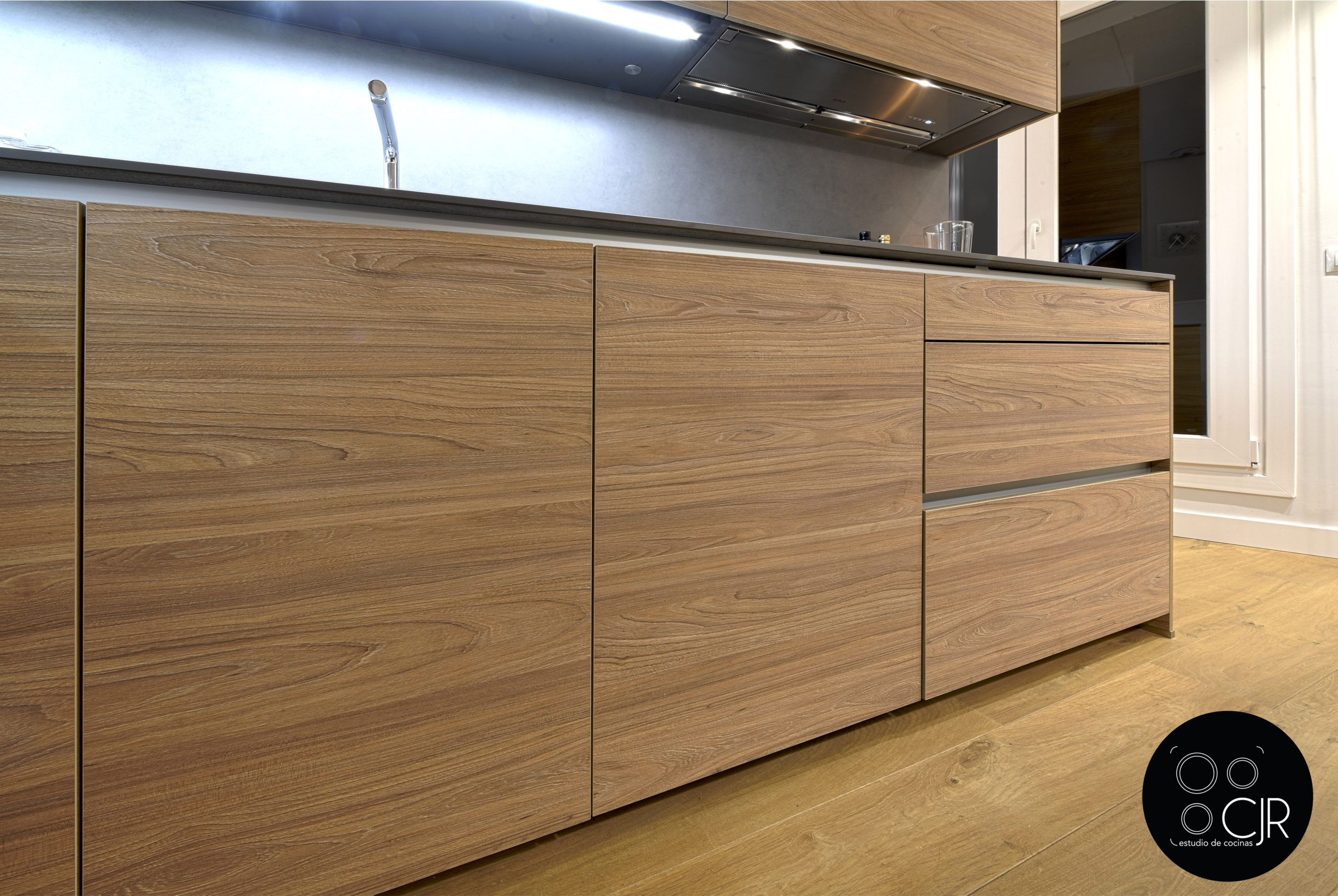 Frontal cocina en madera moderna