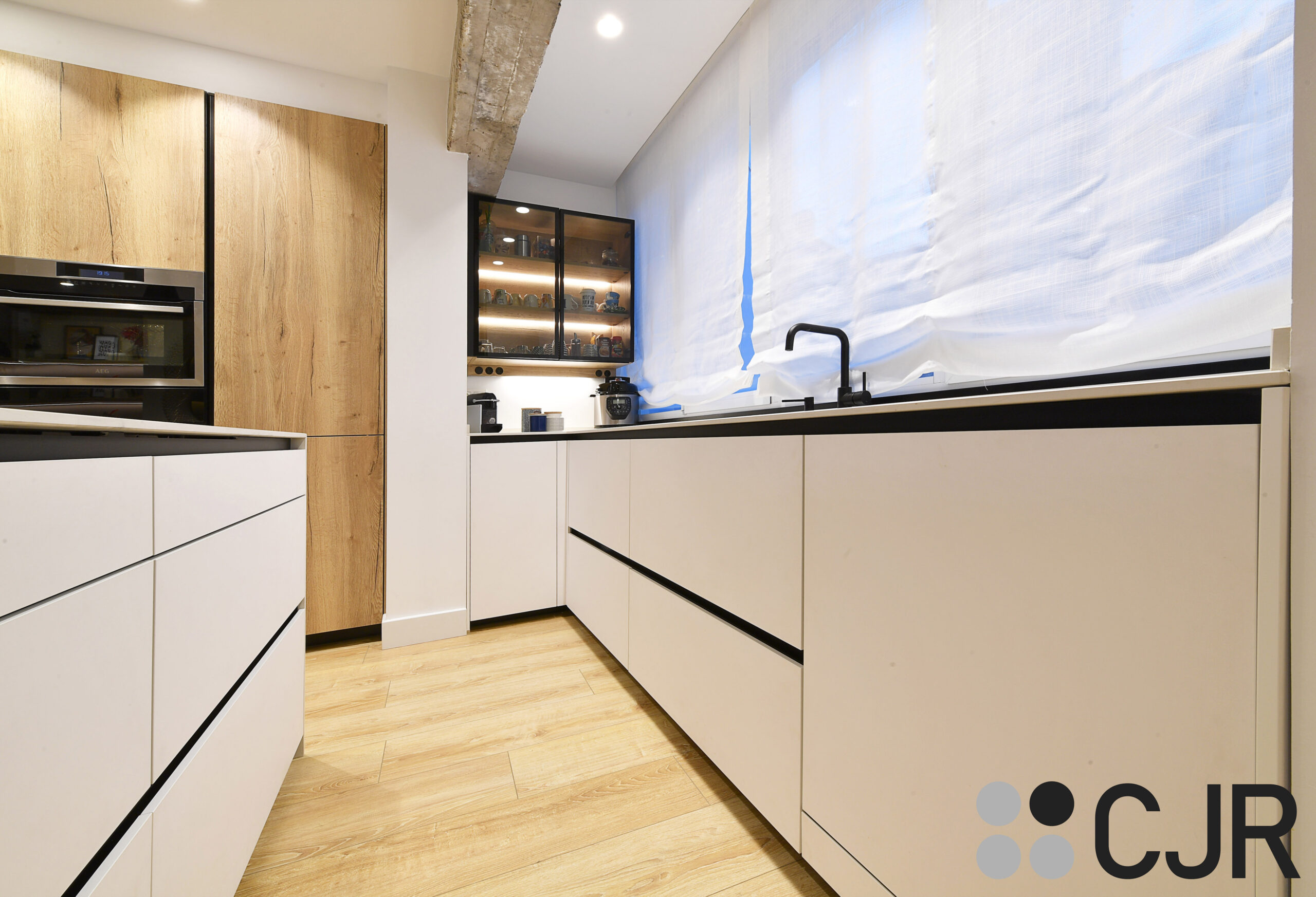 cocina madera y blanca