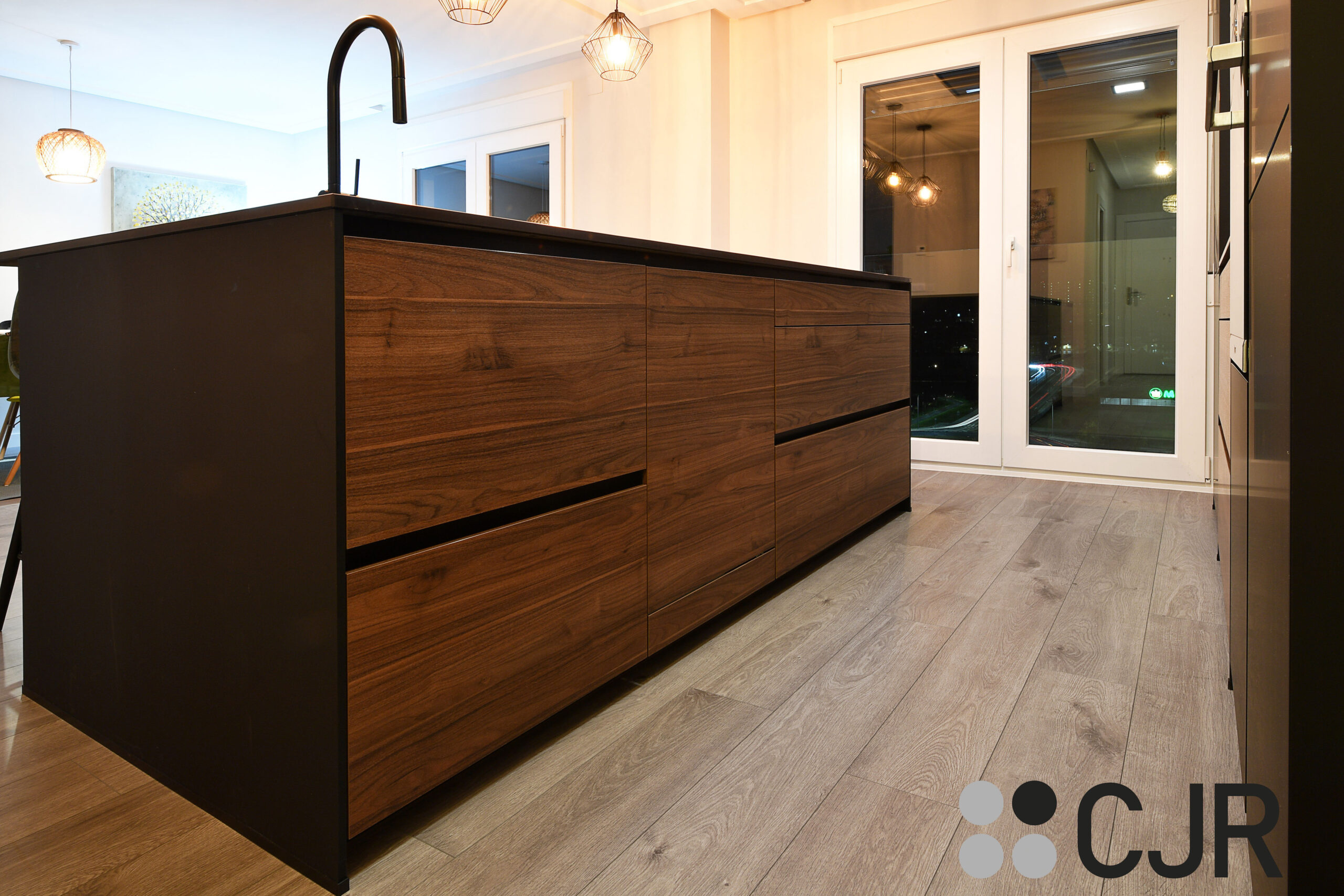 mueble y gavetas de isla de cocina en madera cjr