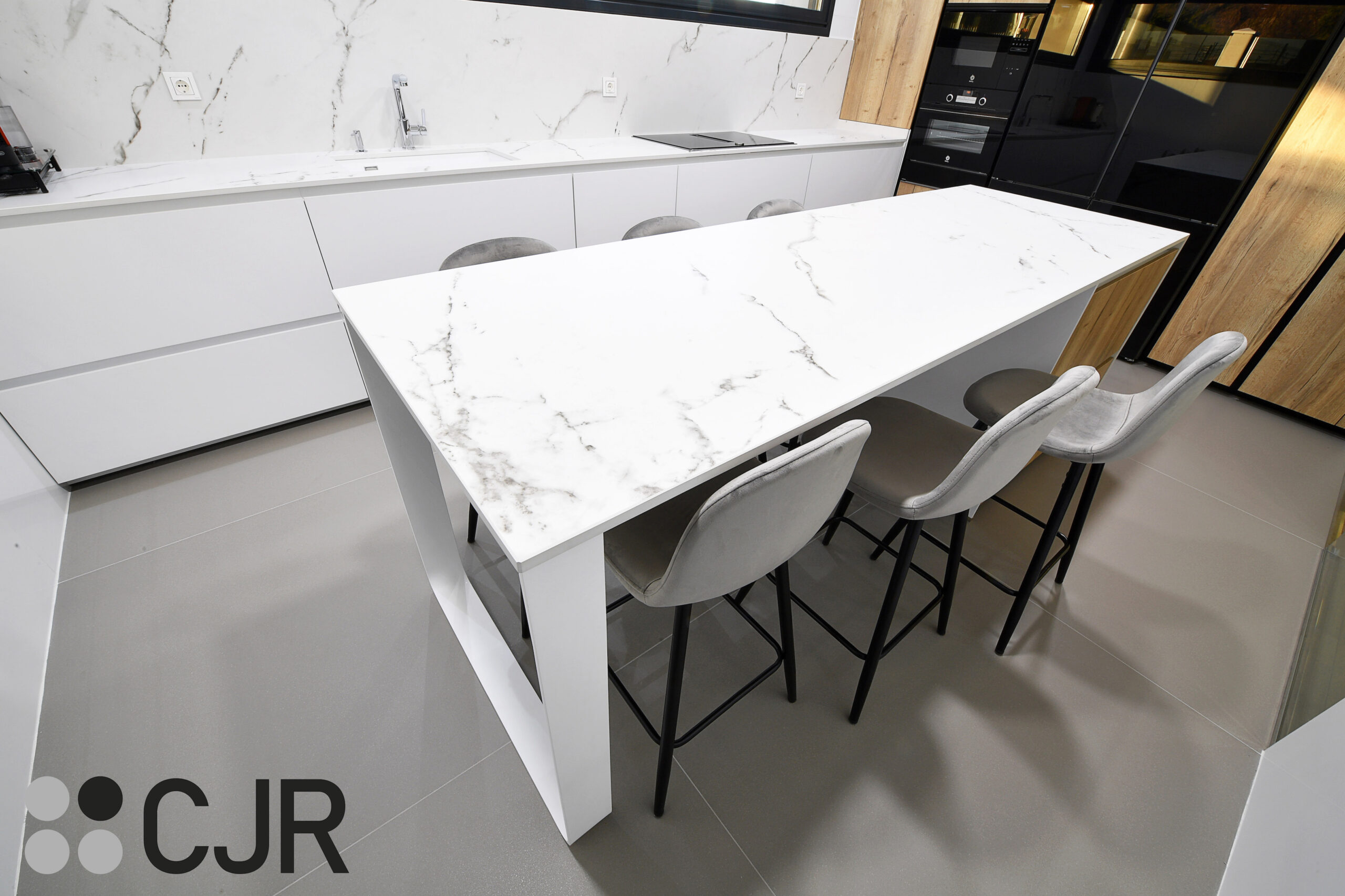 barra de cocina con dekton kairos cjr