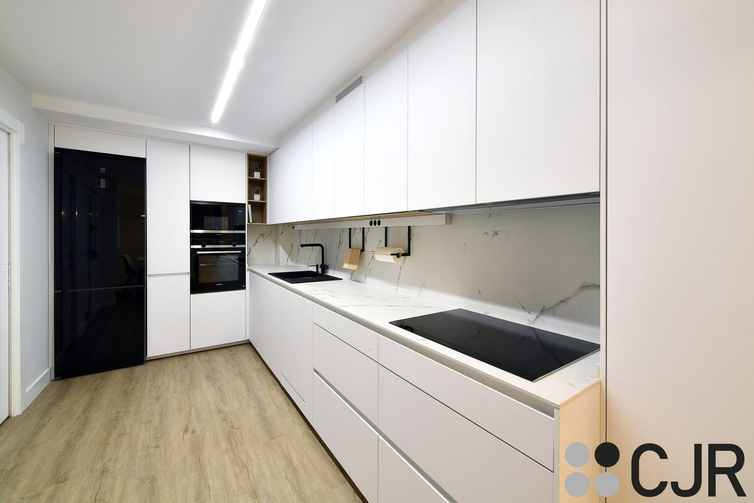 cocina en l moderna blanca alargarda cjr