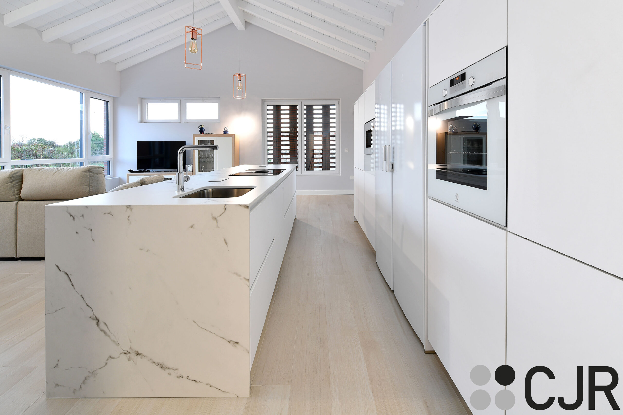 cocina blanca moderna con isla cjr