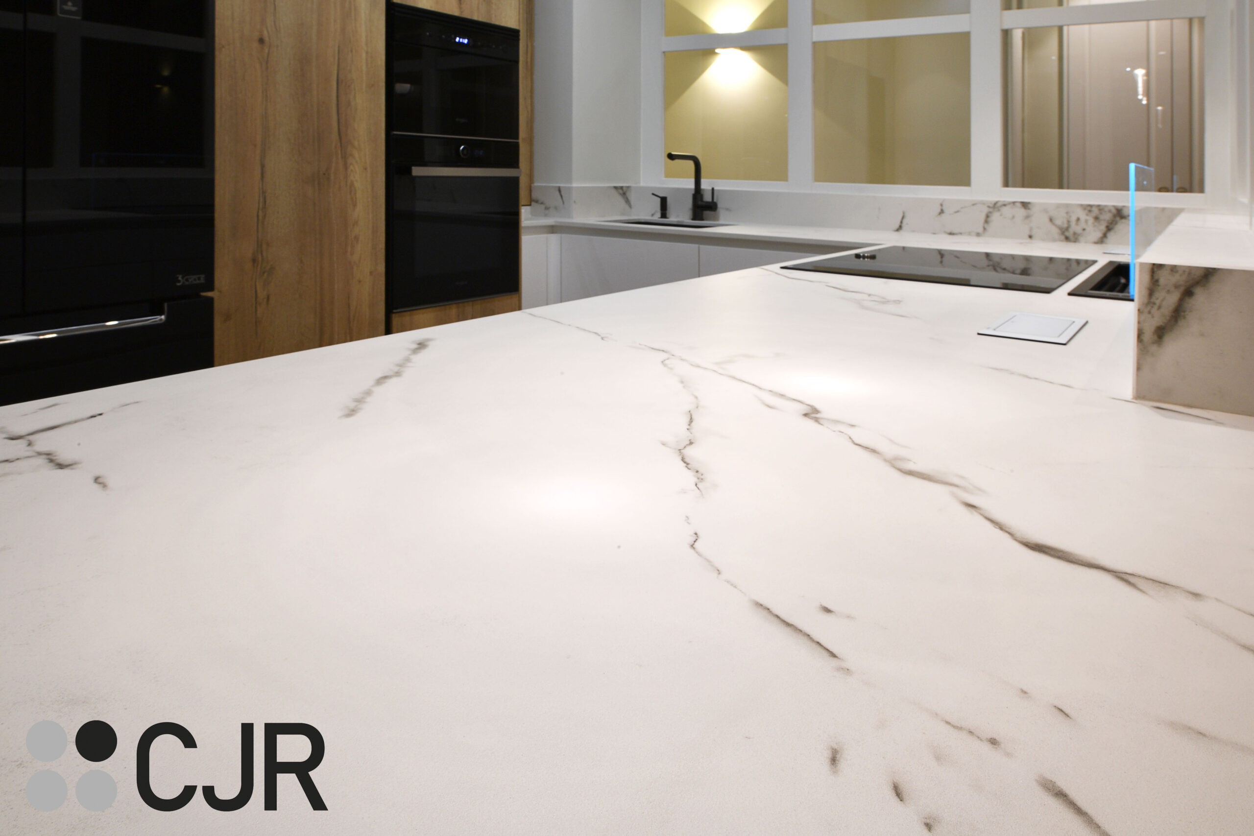 encimera dekton kairos en cocina abierta al salon cjr