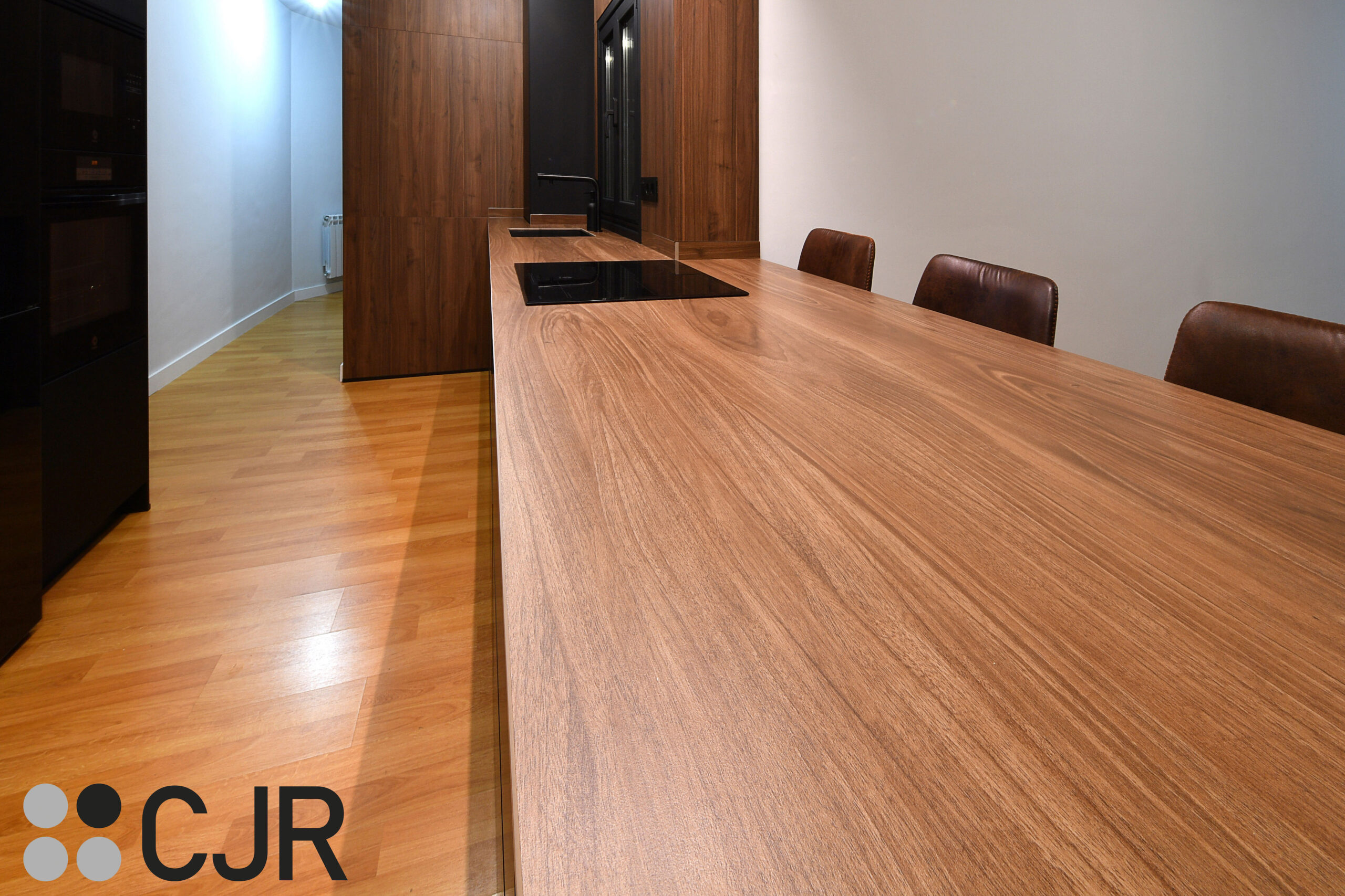 encimera laminam en madera con barra cjr