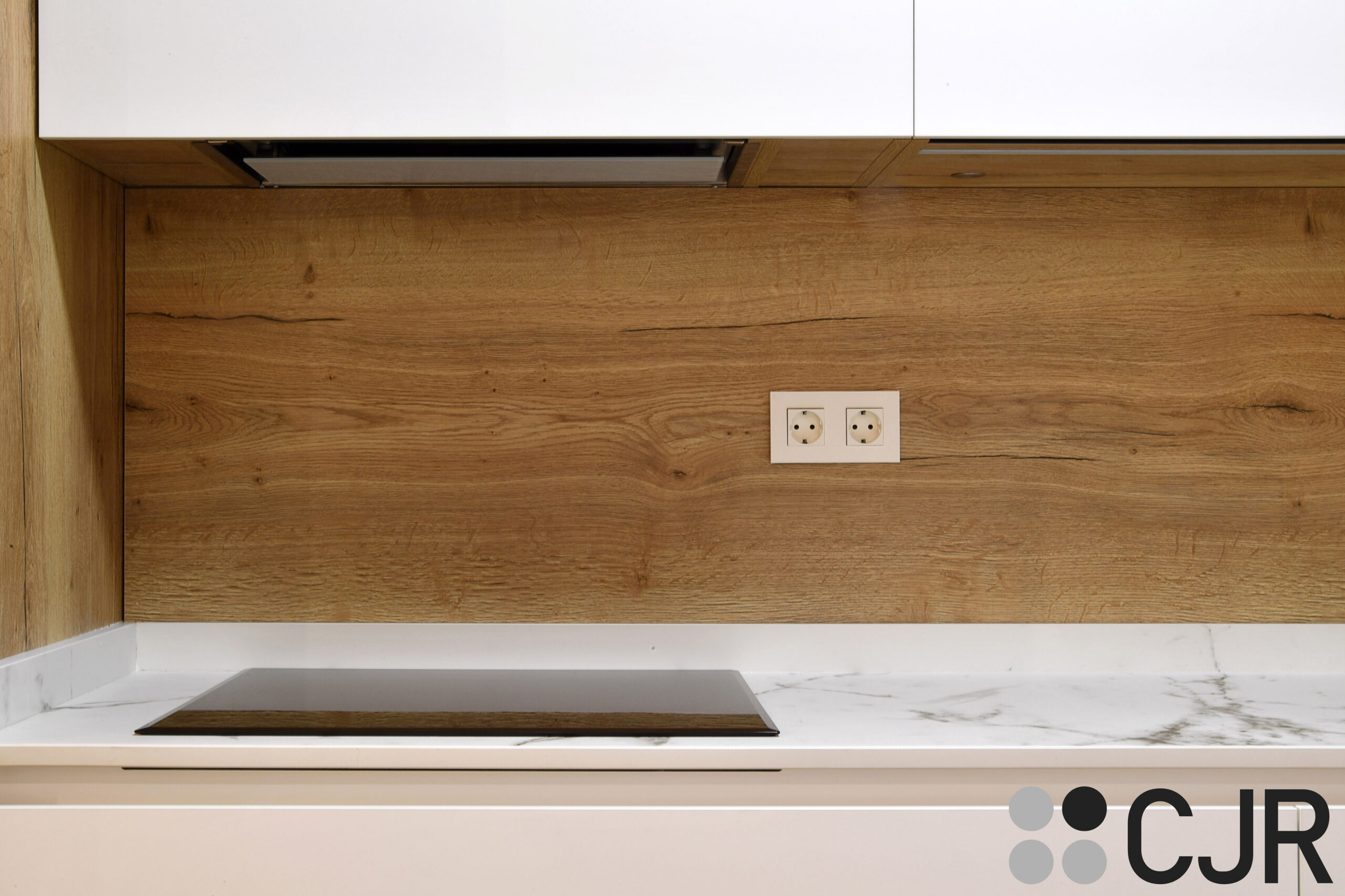 placa y campana de cocina en encimera dekton kairos cjr