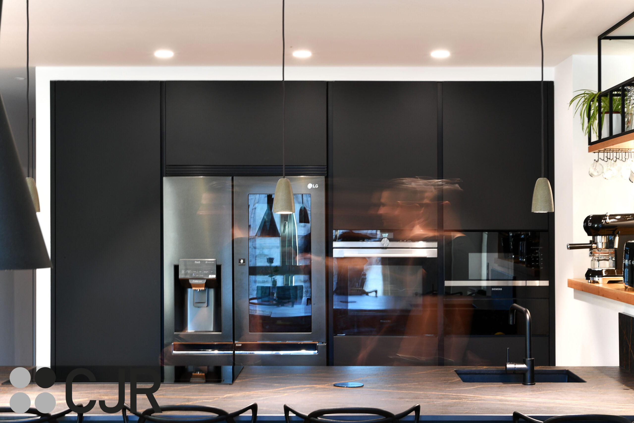 cocina moderna en negro abierta cjr