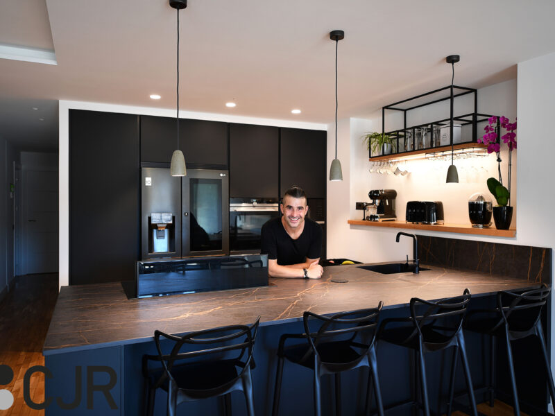 daniel colino en cocinas en color negro modernas cjr