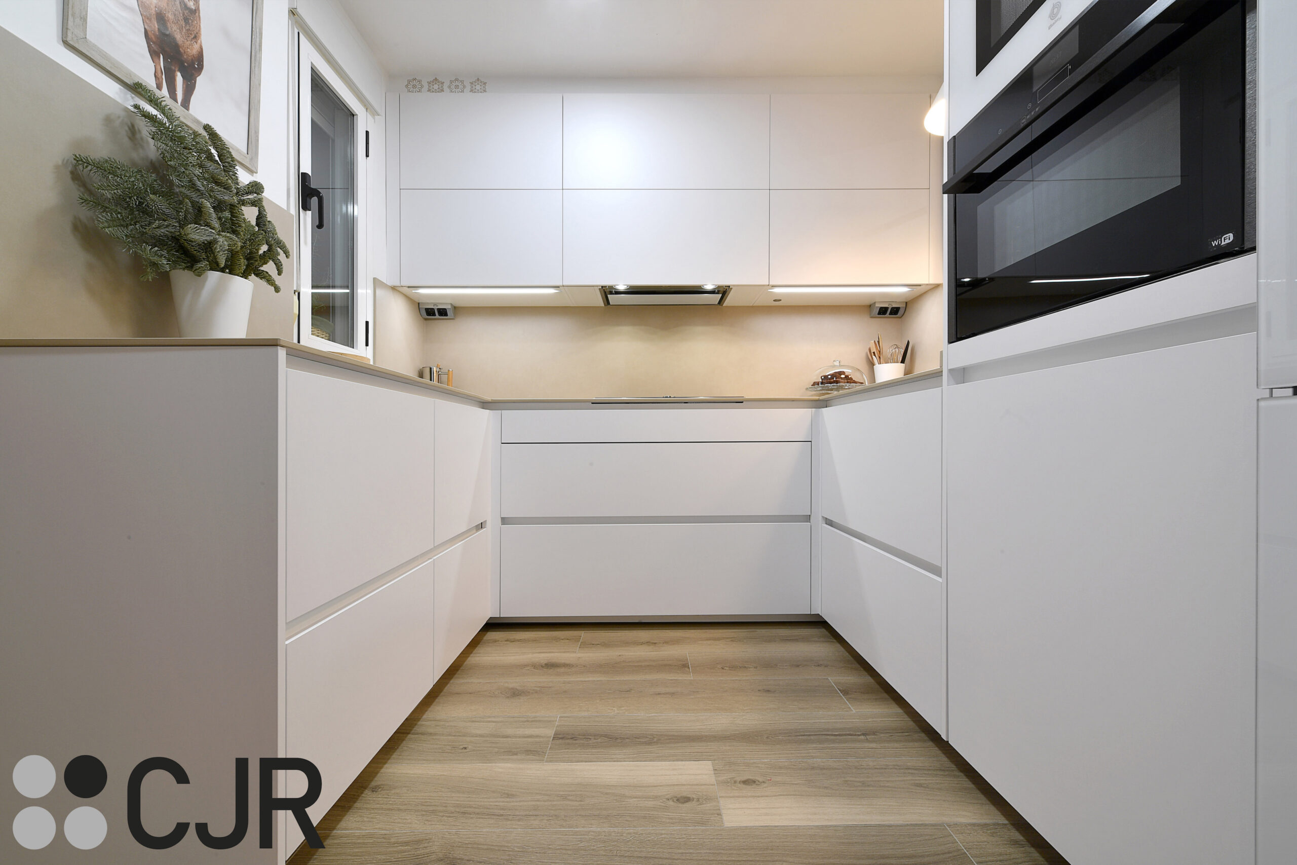 muebles bajos de cocina en blanco amplios cjr