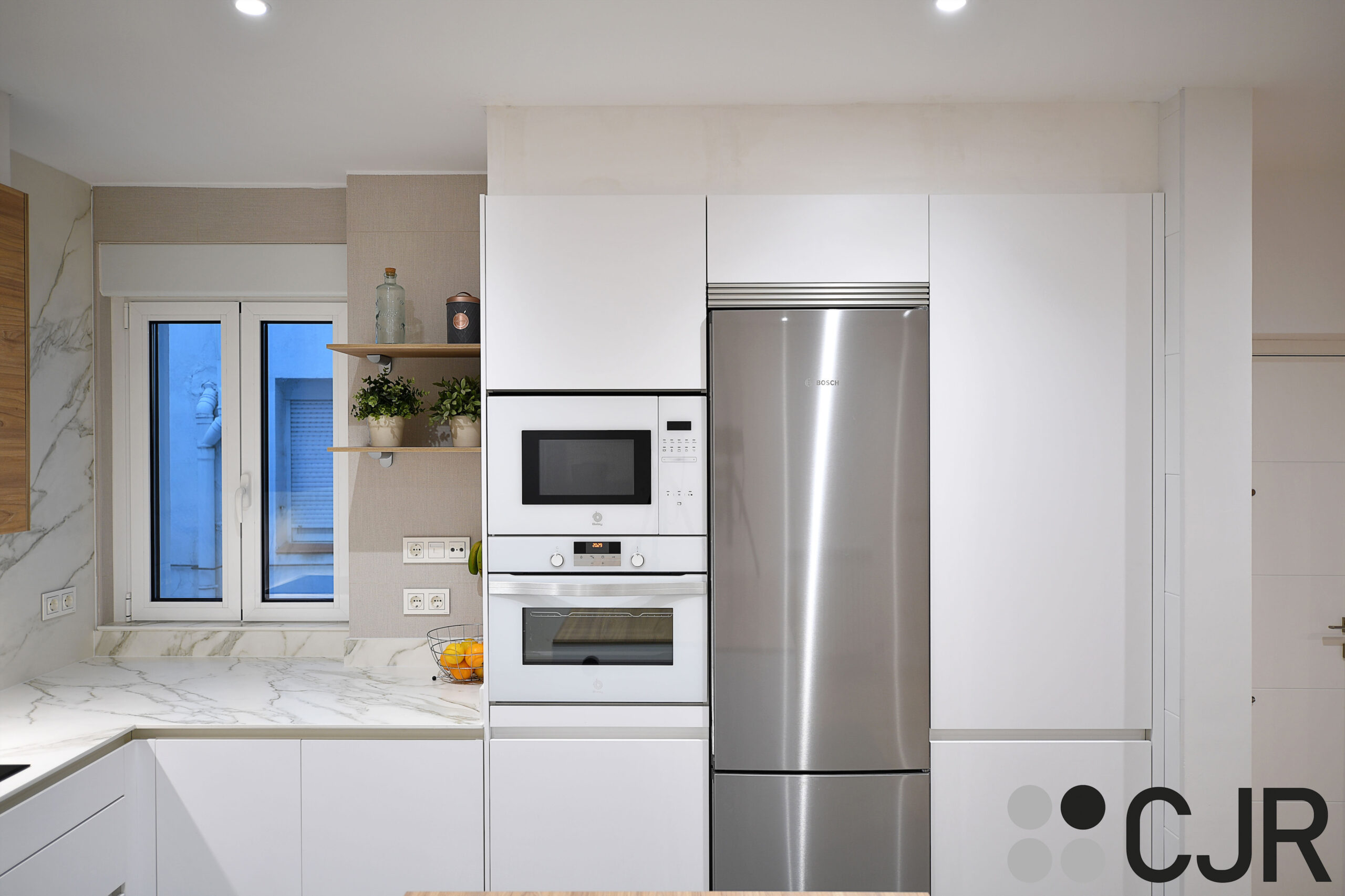 torres de cocina en blanco con electrodomesticos de balay cjr