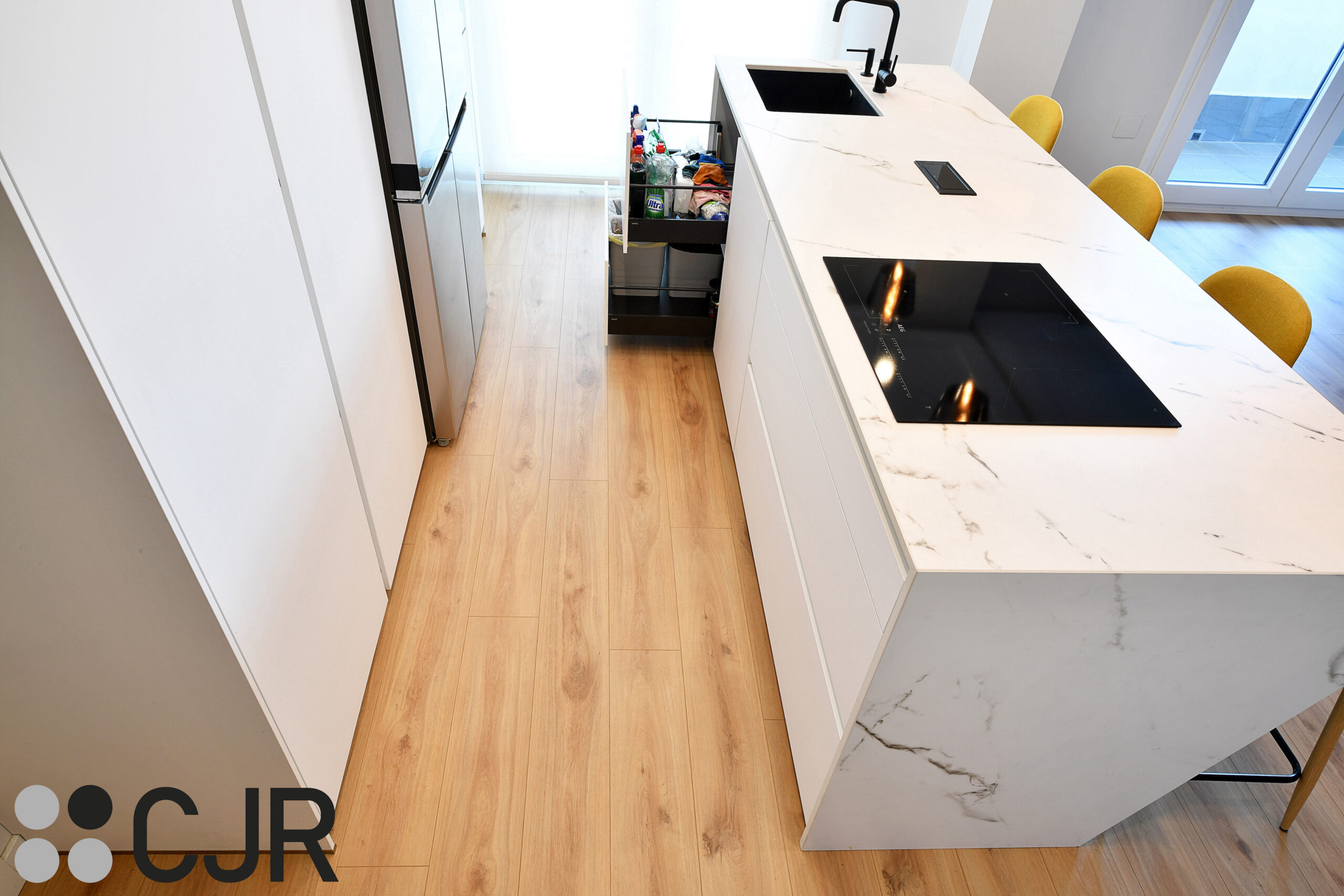 mueble bajo fregadero en isla de cocina dekton kairos cjr