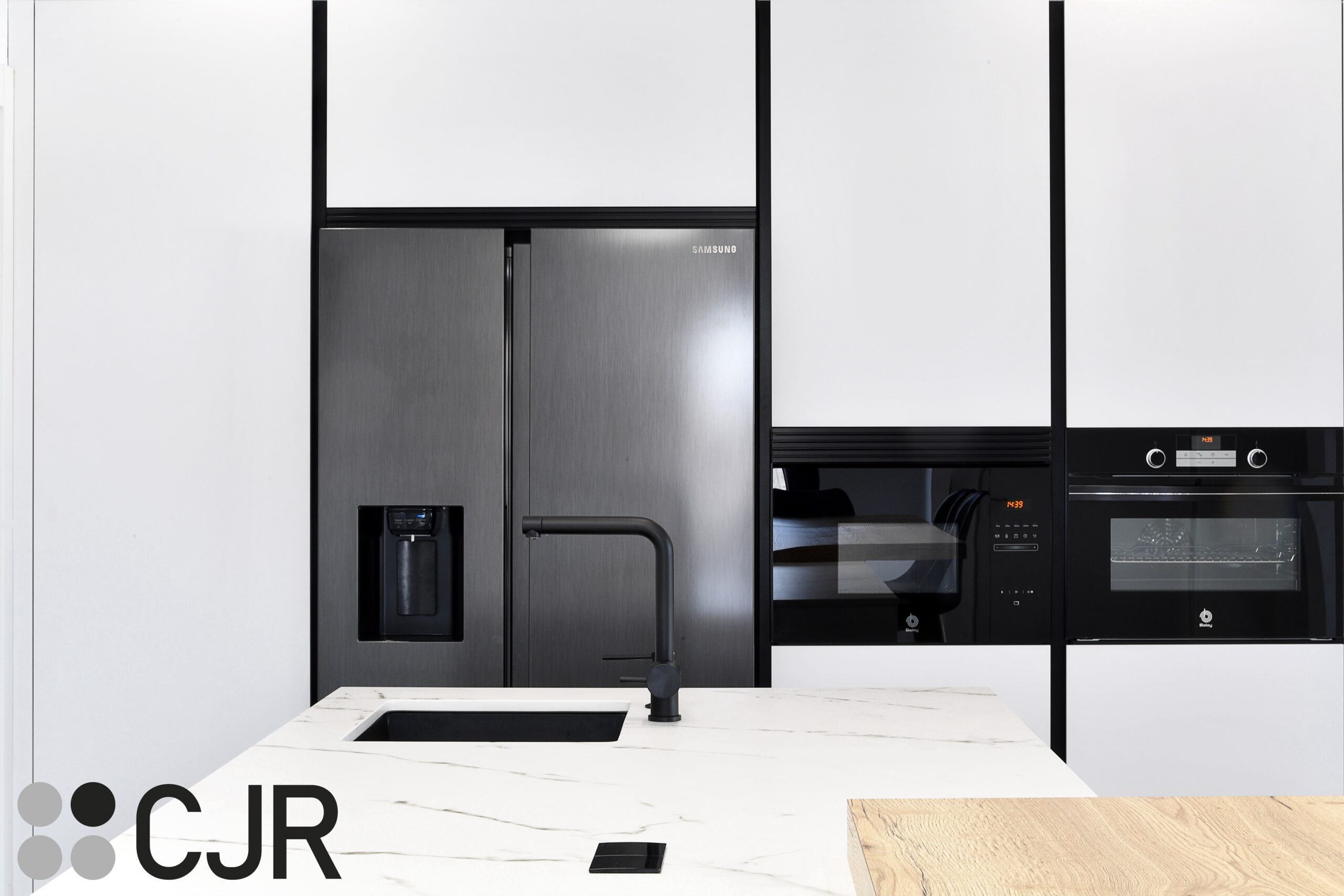 torres de cocina con frigorifico samsun y horno y microondas balay en cristal negro cjr