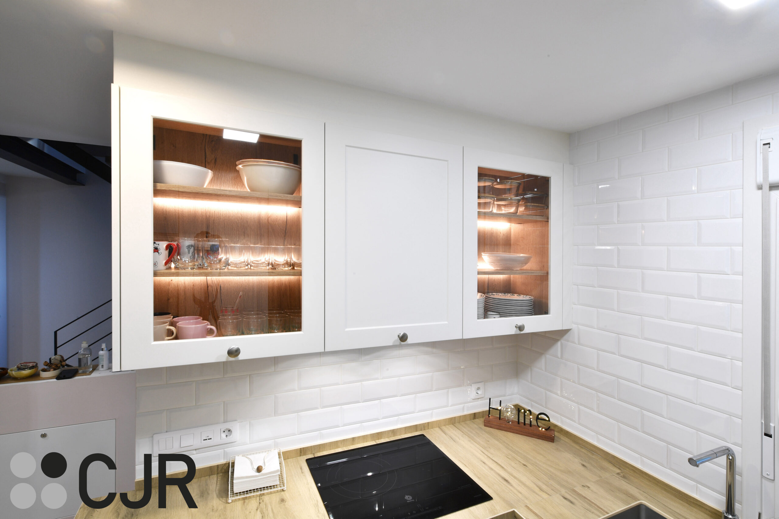 muebles altos de cocina con iluminacion en su interior cjr