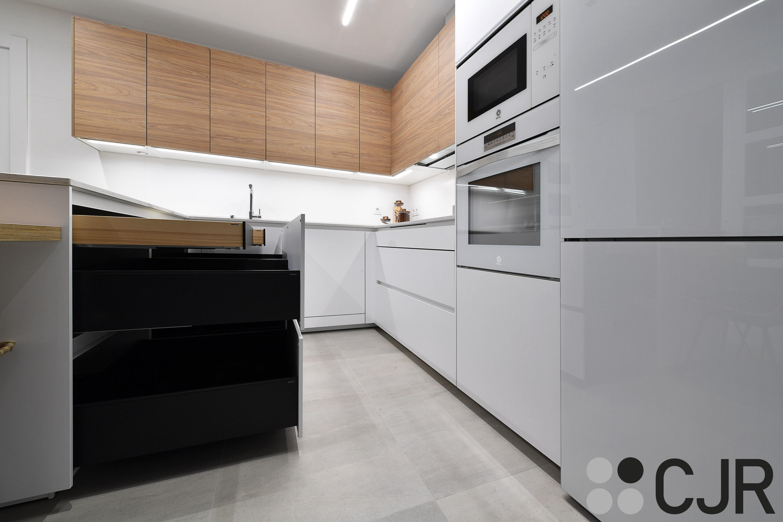 mueble bajo peninsula de cocina con maxima capacidad de almacenamiento cjr