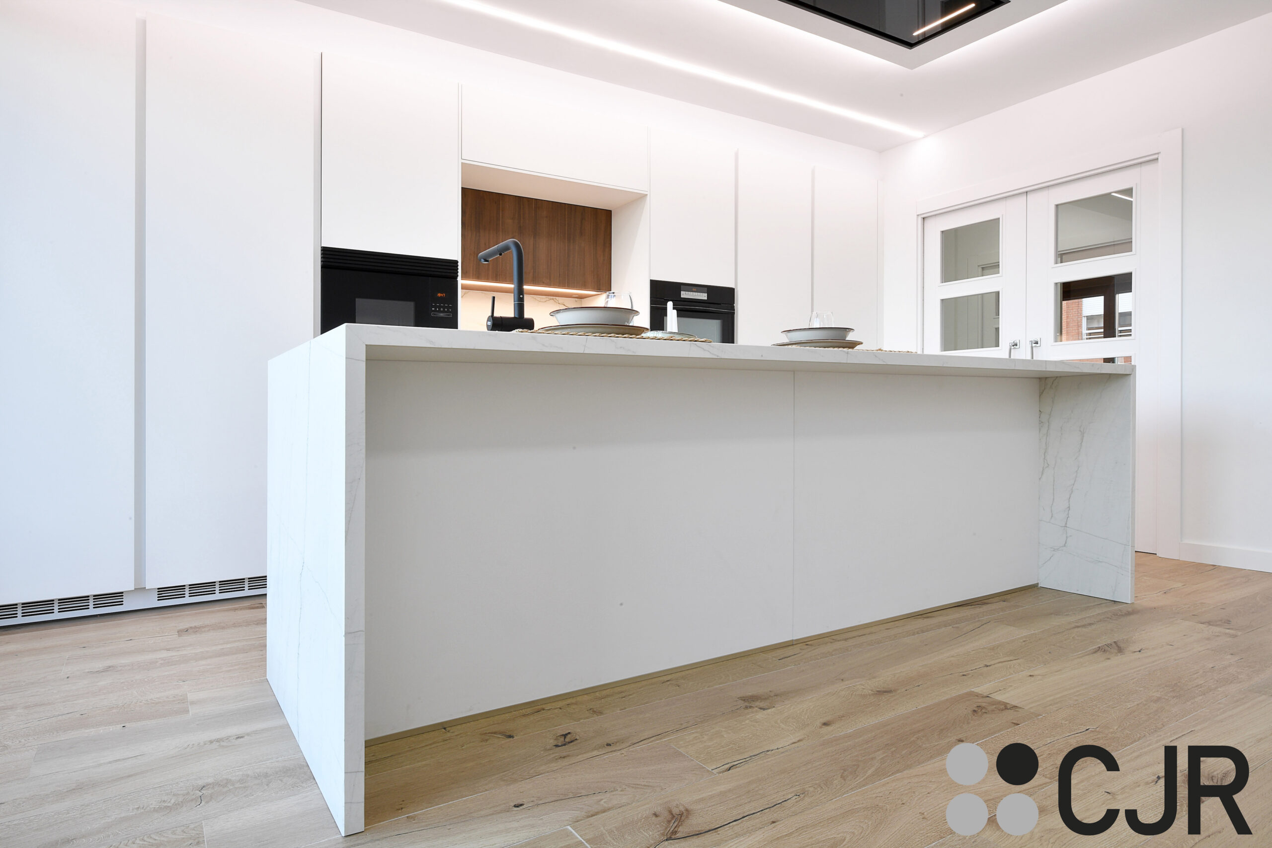 barra de cocina con encimera de neolith montblanc cjr