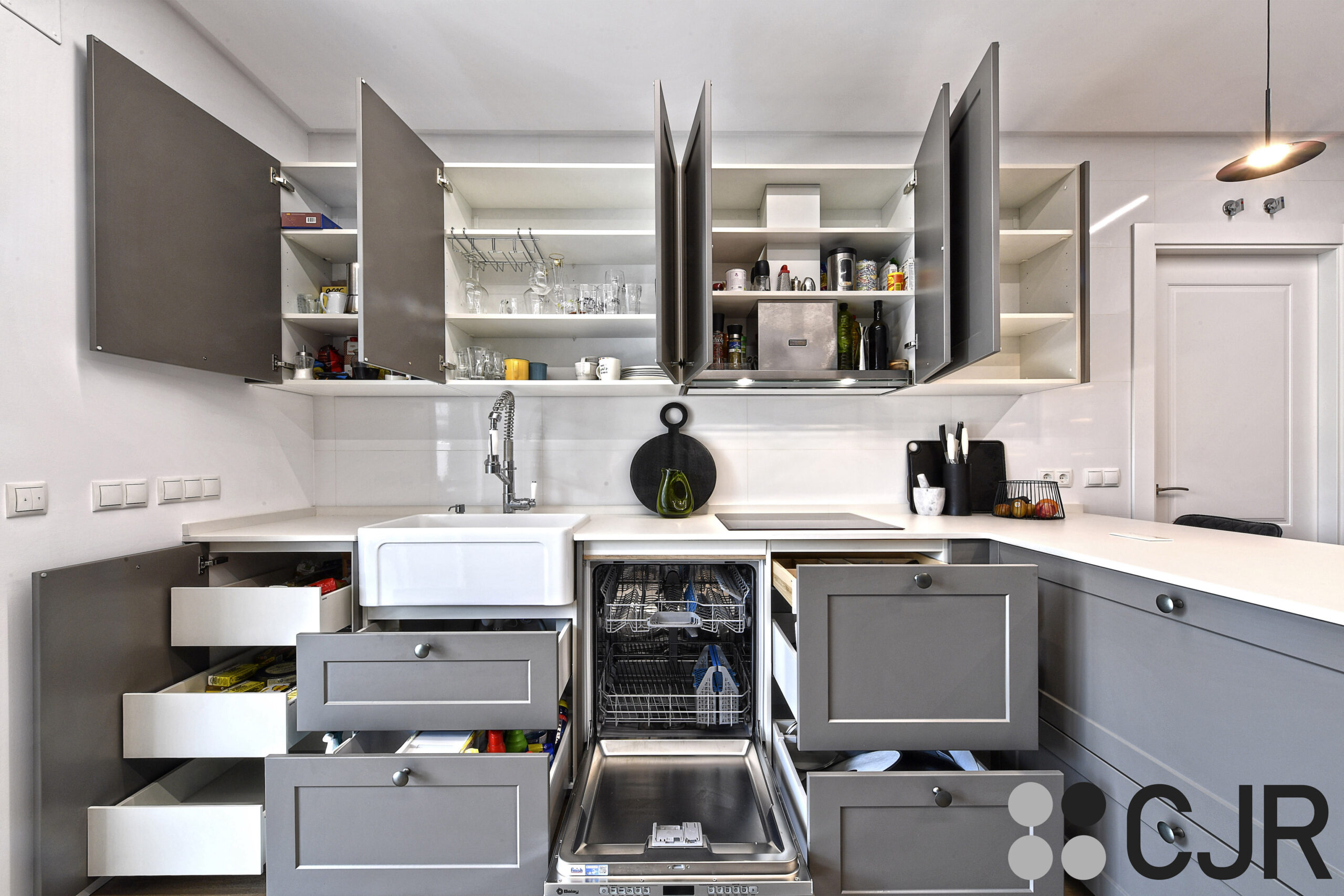 muebles de cocina en gris vison seda con interior en blanco cjr