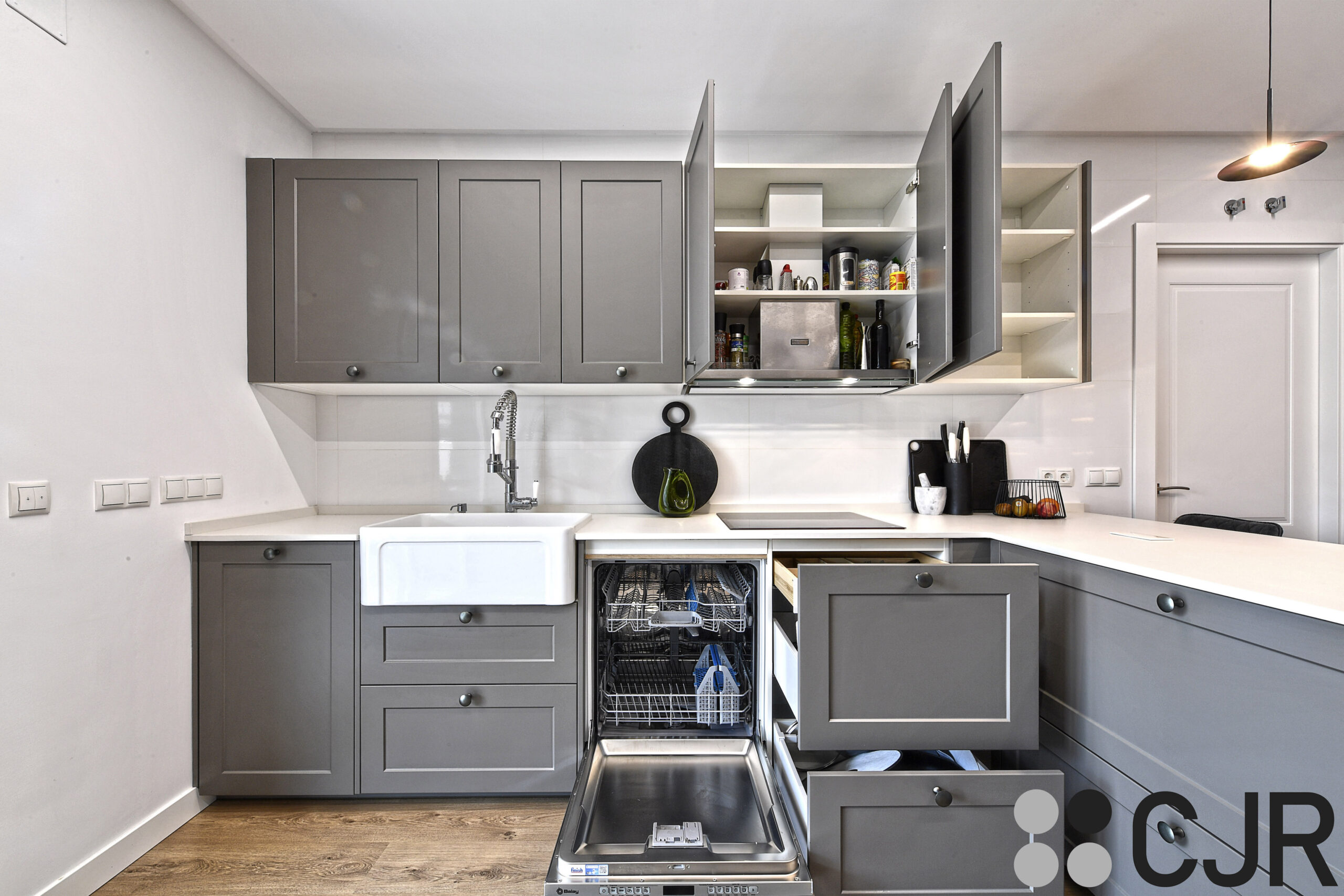 muebles de cocina en gris vison seda con pomos estilo vintage cjr