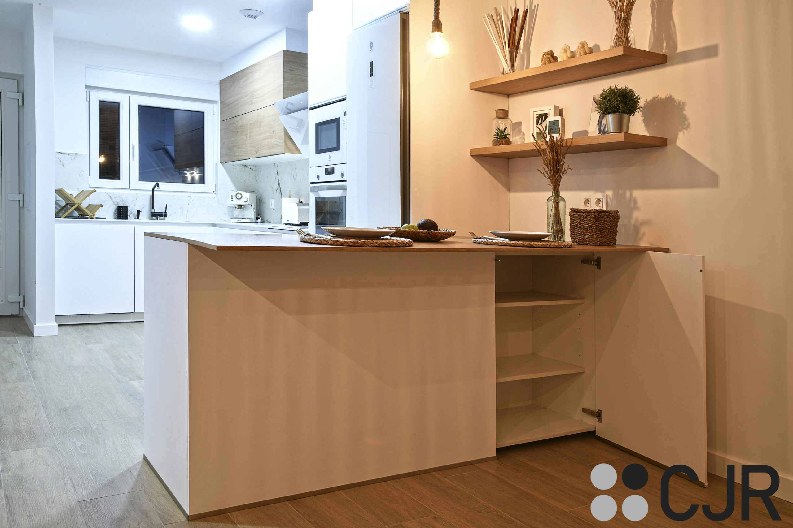 mueble bajo de cocina en peninsula cjr