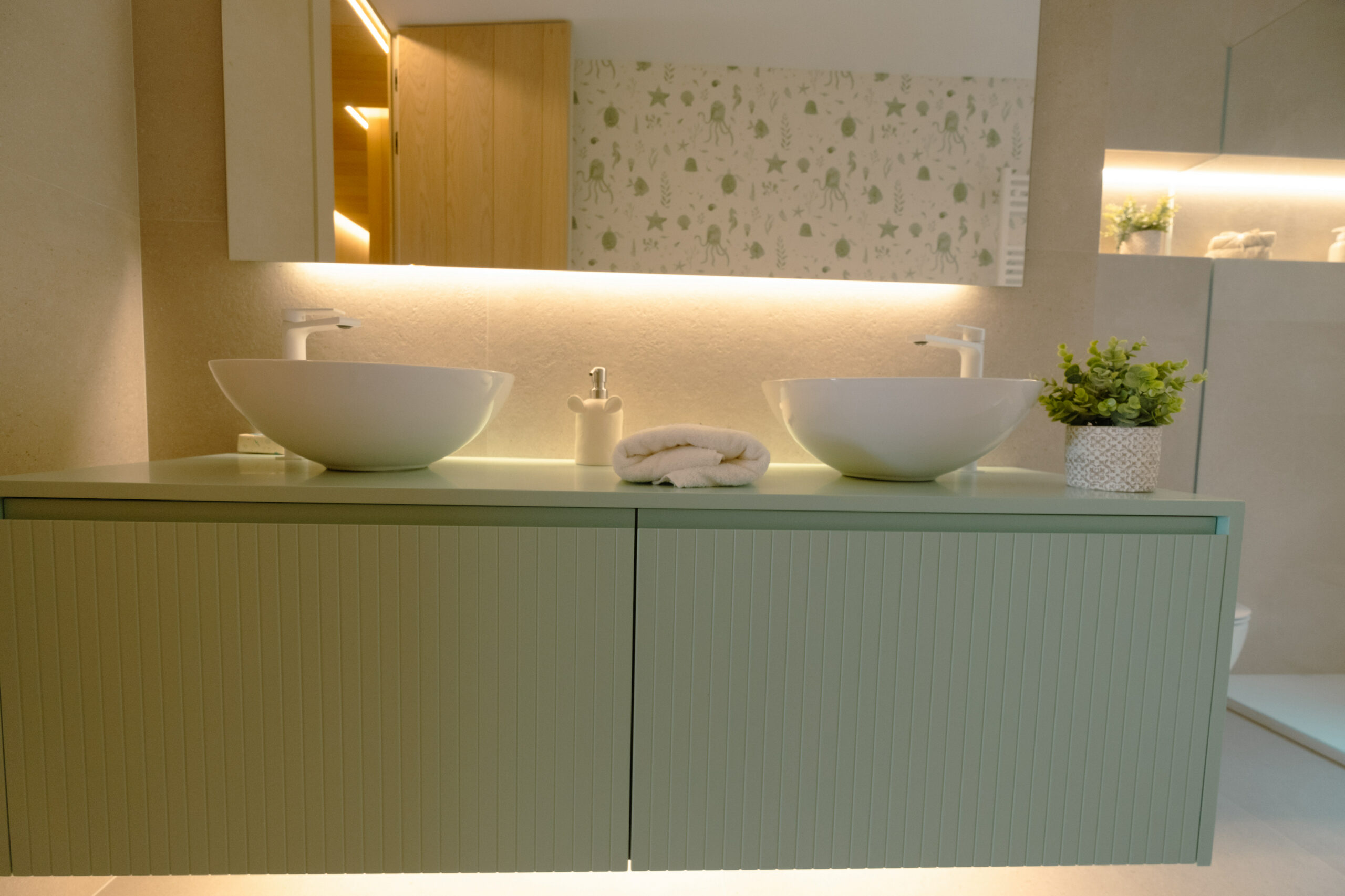 baño-en-verde-y-piedra-beige-ideas-johntelobusca-cjr