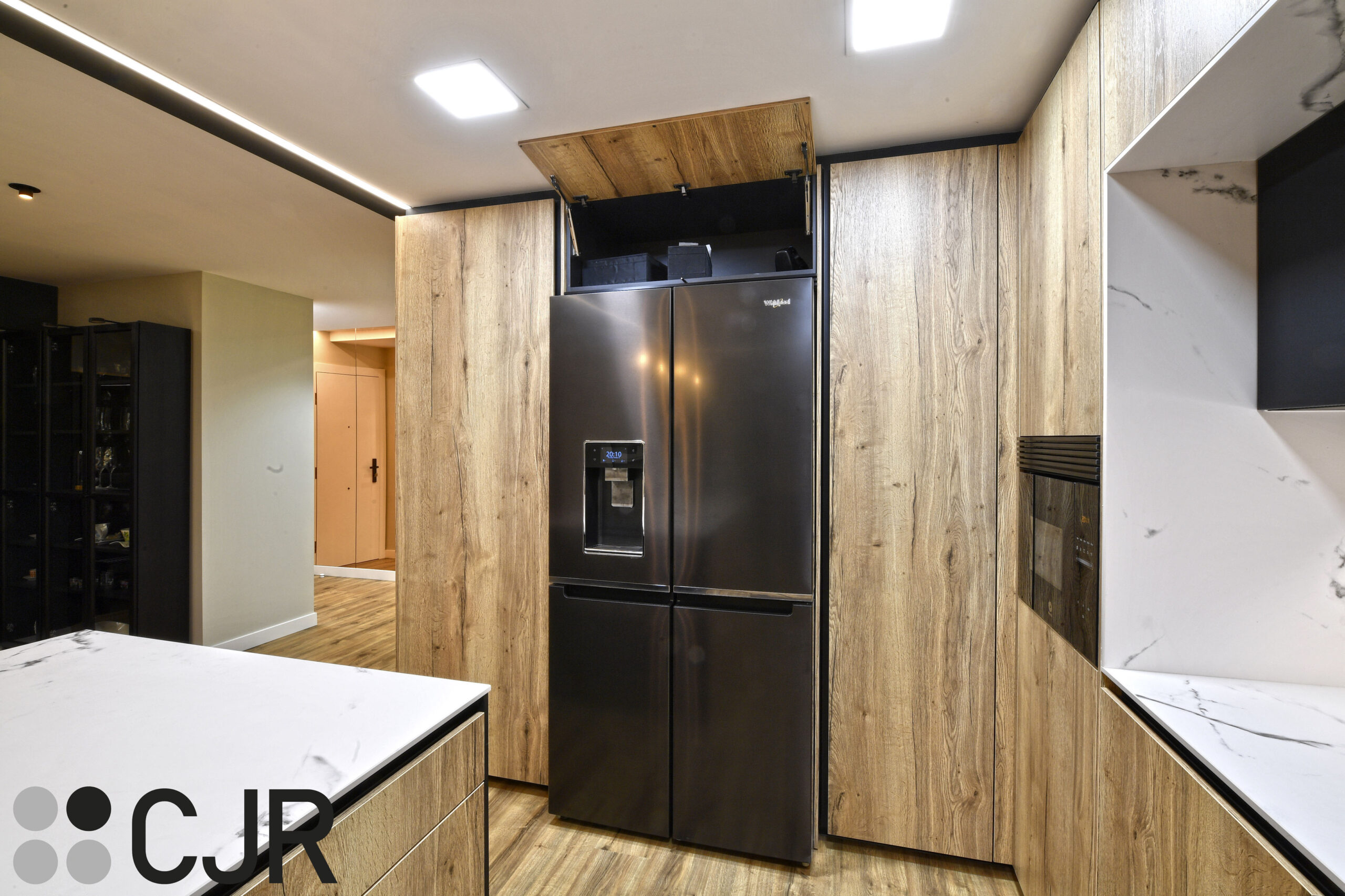 mueble alto de cocina abatible con interior en negro cjr