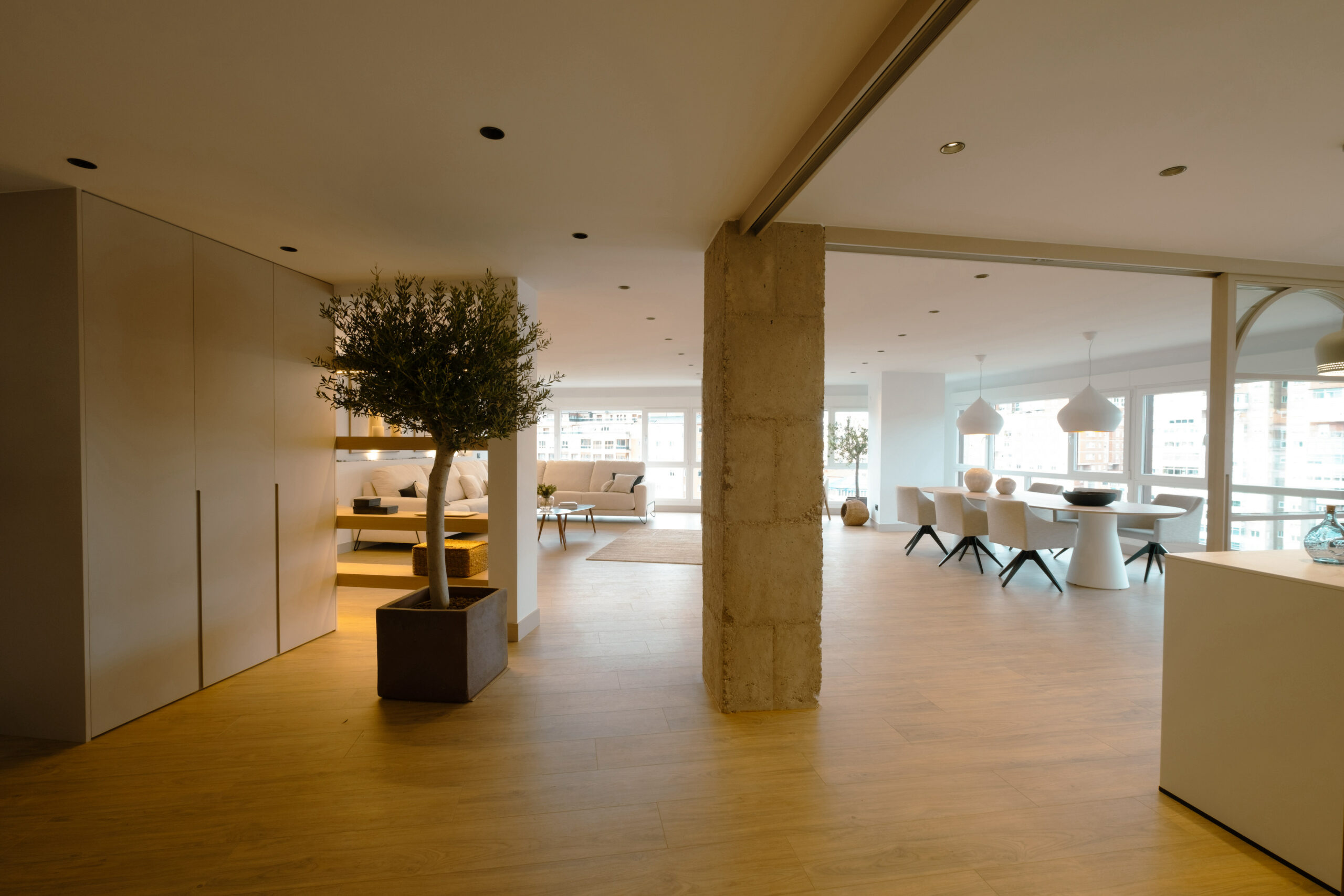 piso-totalmente-reformado-por-johntelobusca-y-cocina-moderna-abierta-cjr
