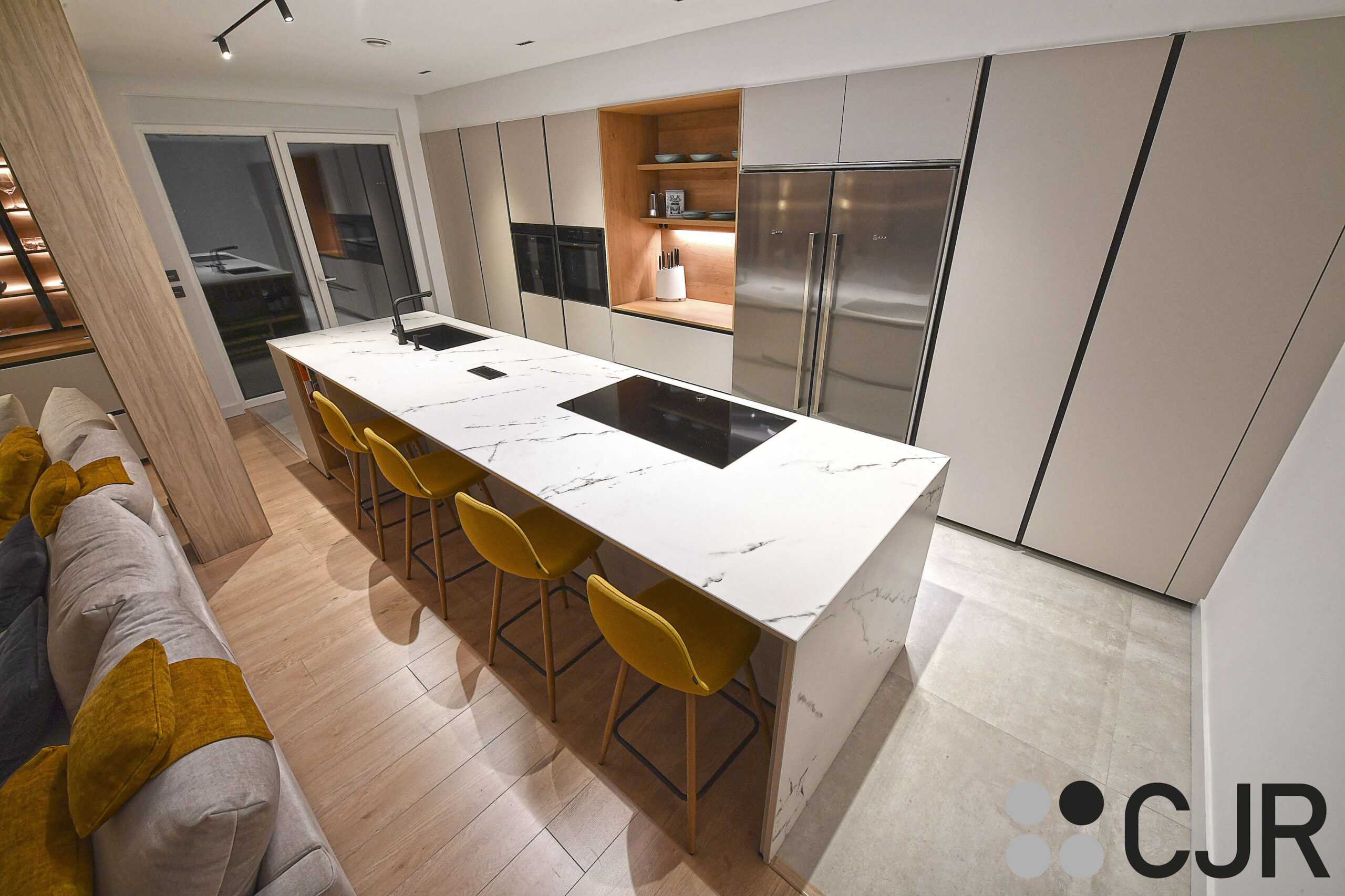 cocina cashmere con isla en dekton kairos cjr