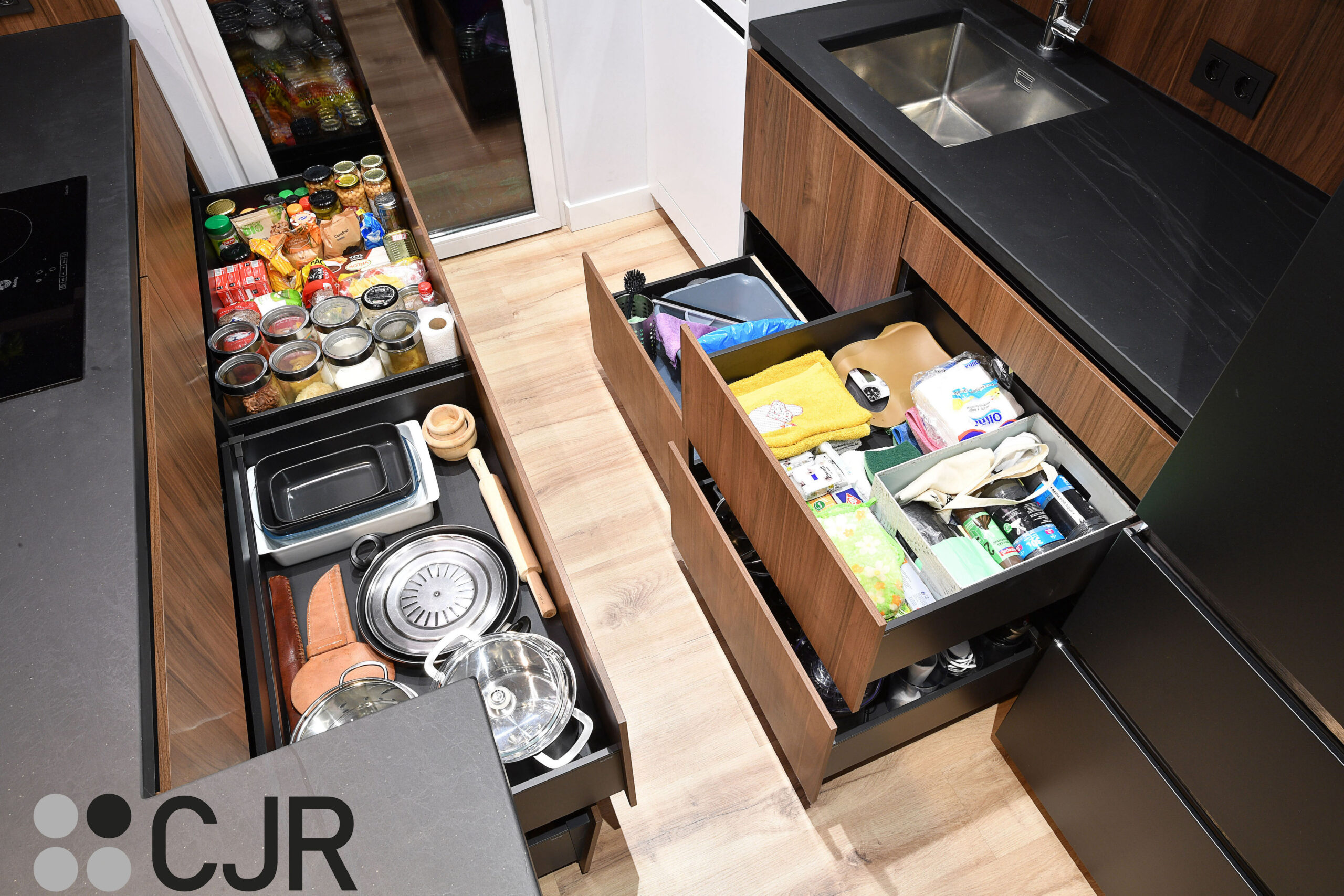 muebles bajos de cocina madera y negros en cocina abierta al salon cocinas cjr