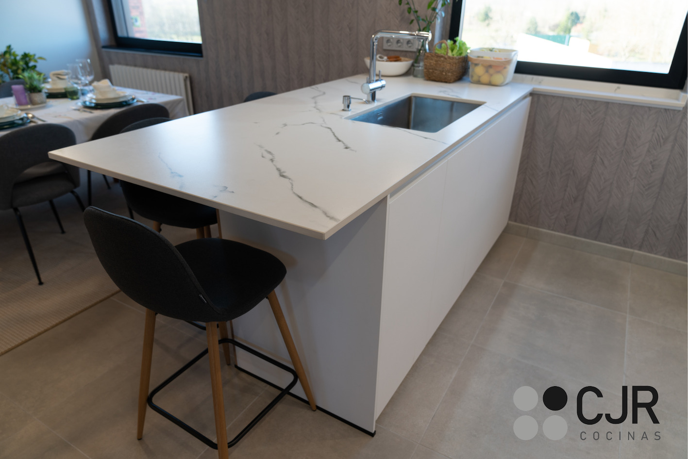 barra de cocina en peninsula dekton kairos cocinas cjr