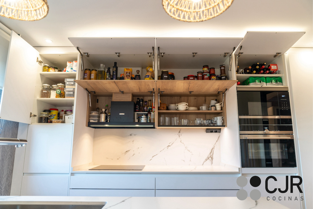 cocinas estilo puente en blanco y madera cocinas cjr