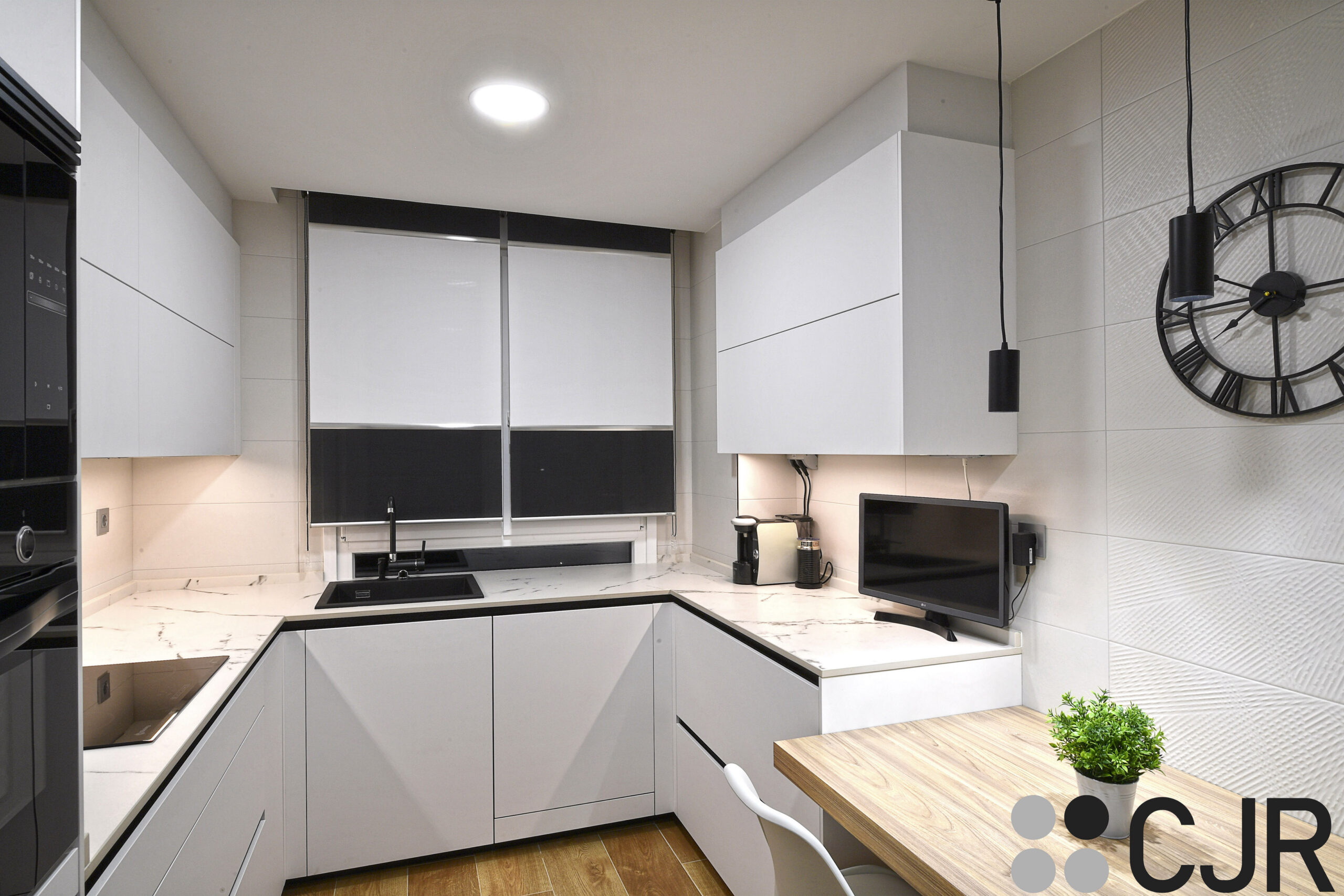 cocina blanca dekton kairos en u con mesa pequeña cocinas cjr