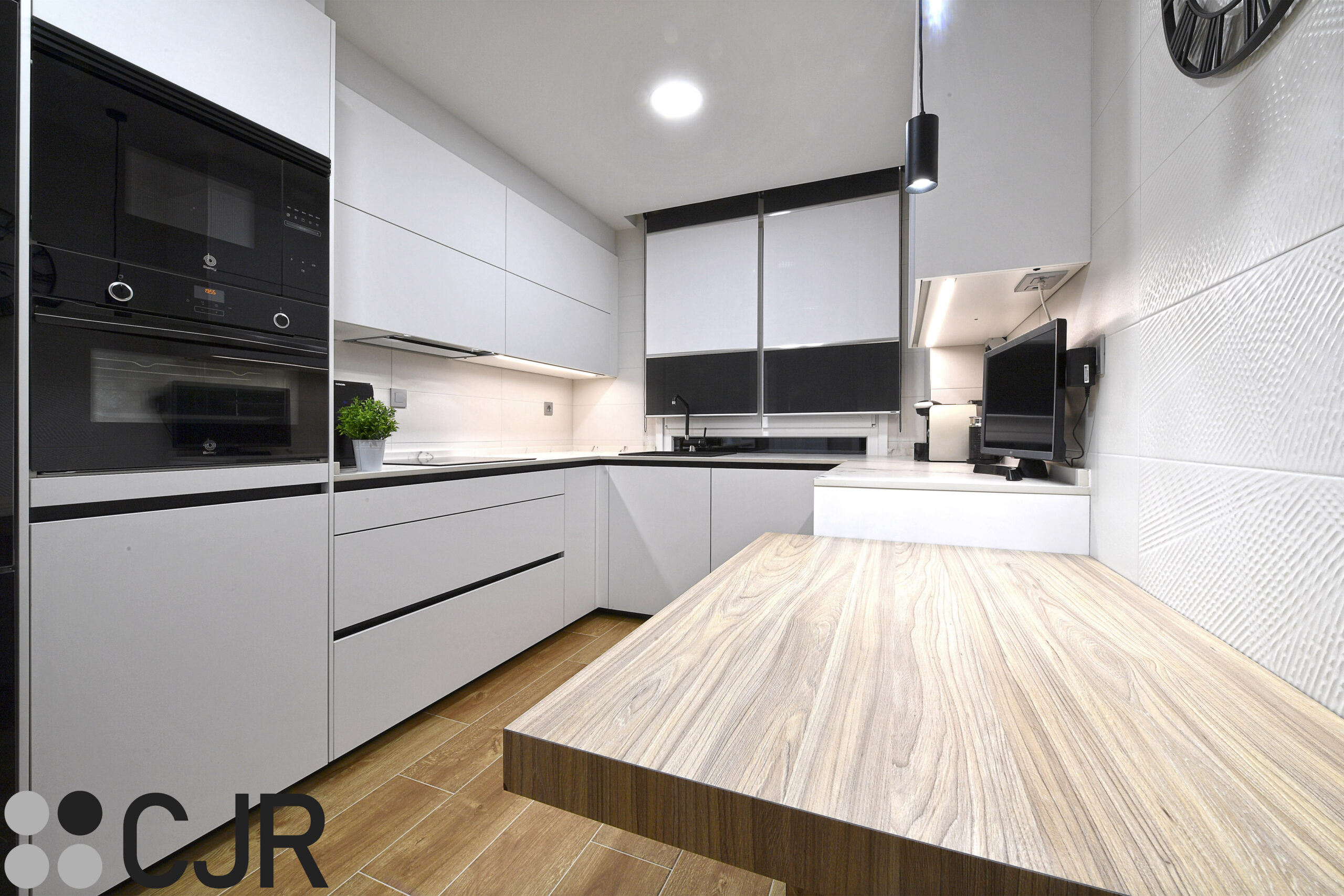 cocina blanca dekton kairos en u con mesa pequeña cocinas cjr