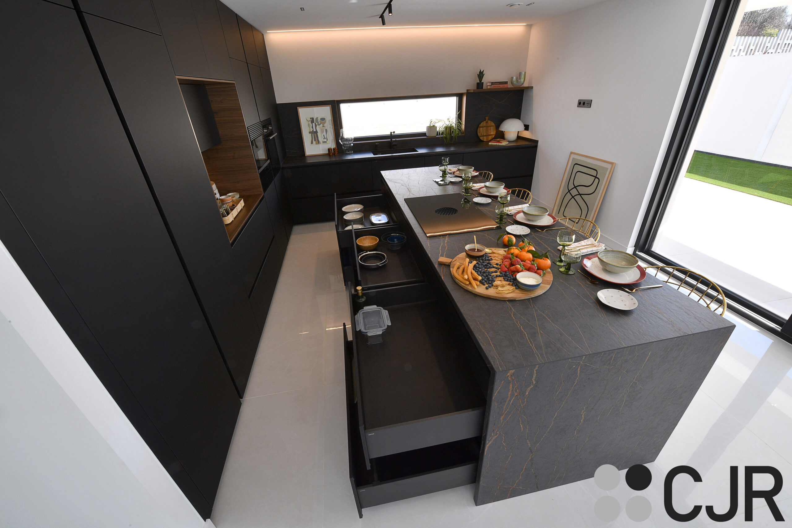 muebles bajos de cocina en negro amplios en isla cocinas cjr