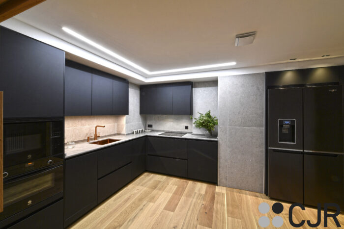 Cocina Negra Mate y Dekton Vera MODERNA EN L cocinas CJR