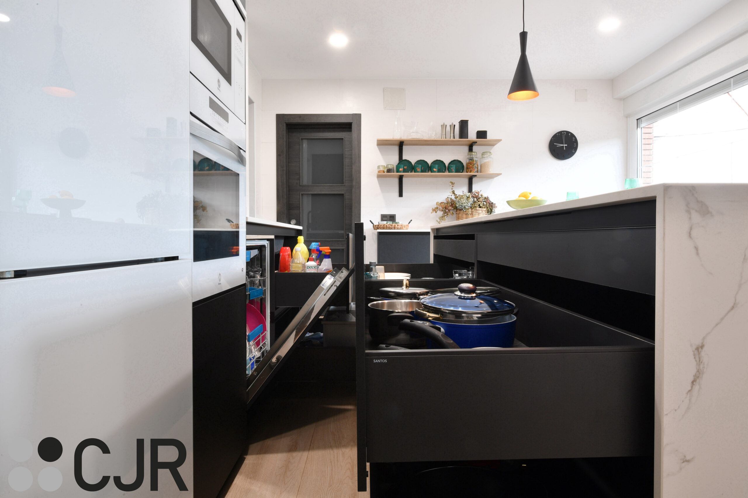 cocina negra mate con isla central en dekton aura cocinas cjr