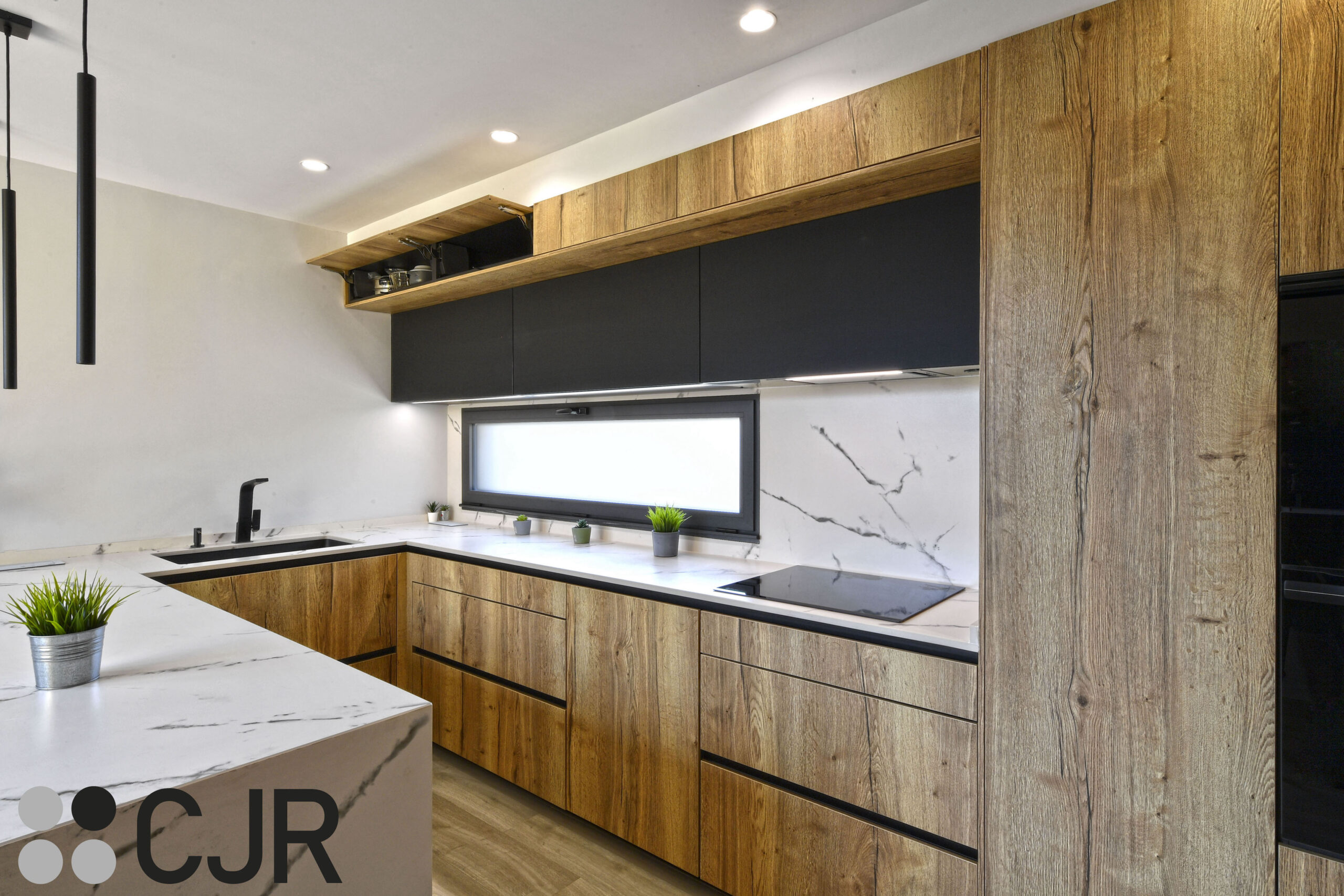 cocina puente madera y negra con encimera dekton kairos moderna cocinas cjr