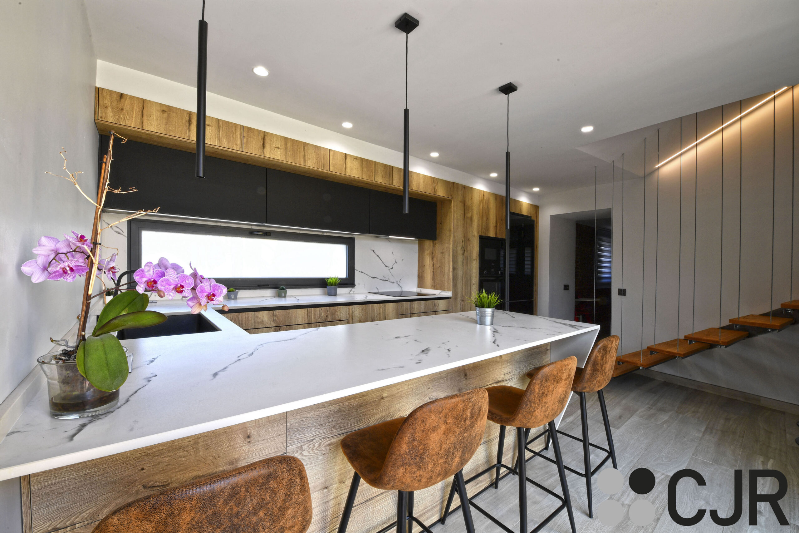 cocinas modernas en u con peninsula madera y dekton kairos cocinas cjr