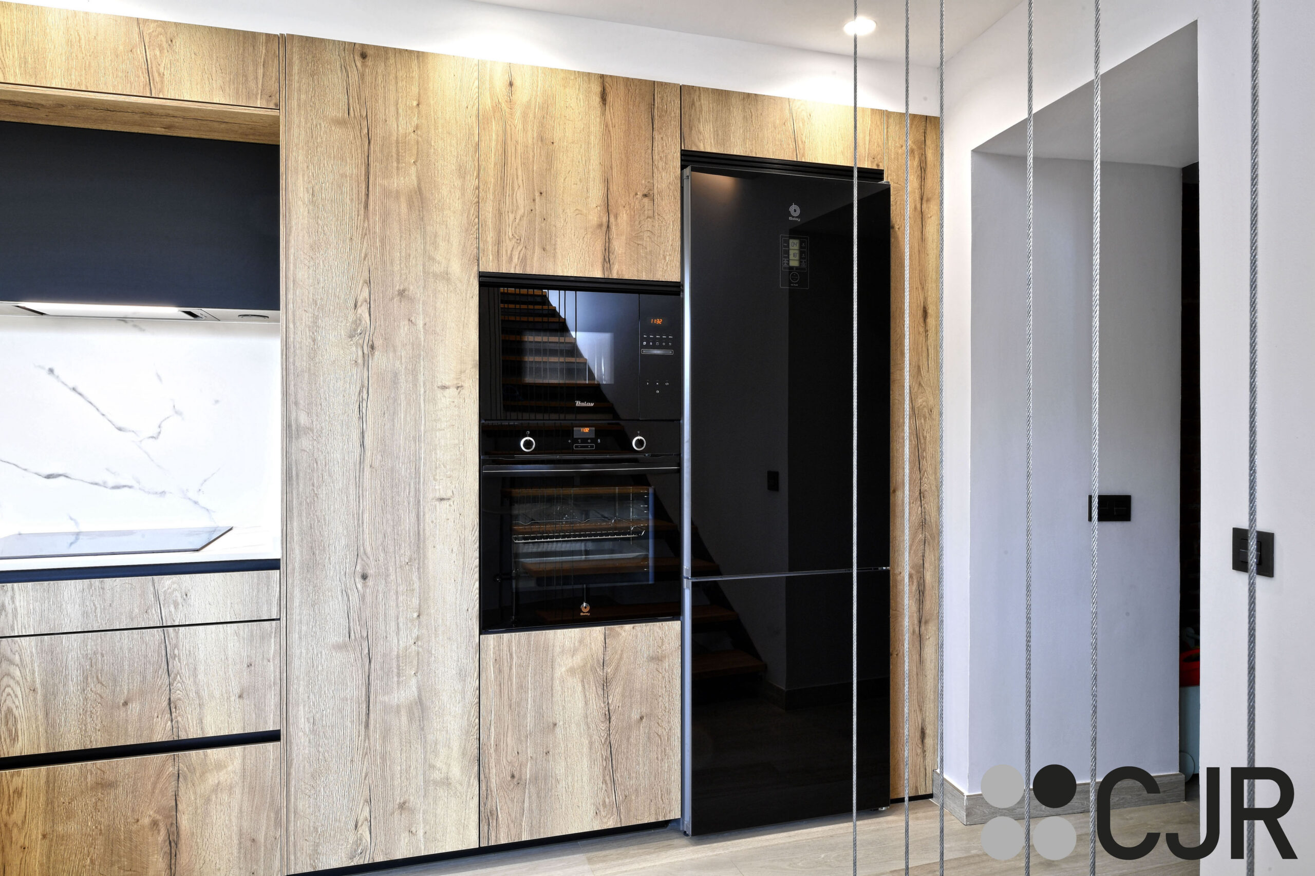 torres de cocina en madera con electrodomesticos balay en cristal negro cocinas cjr