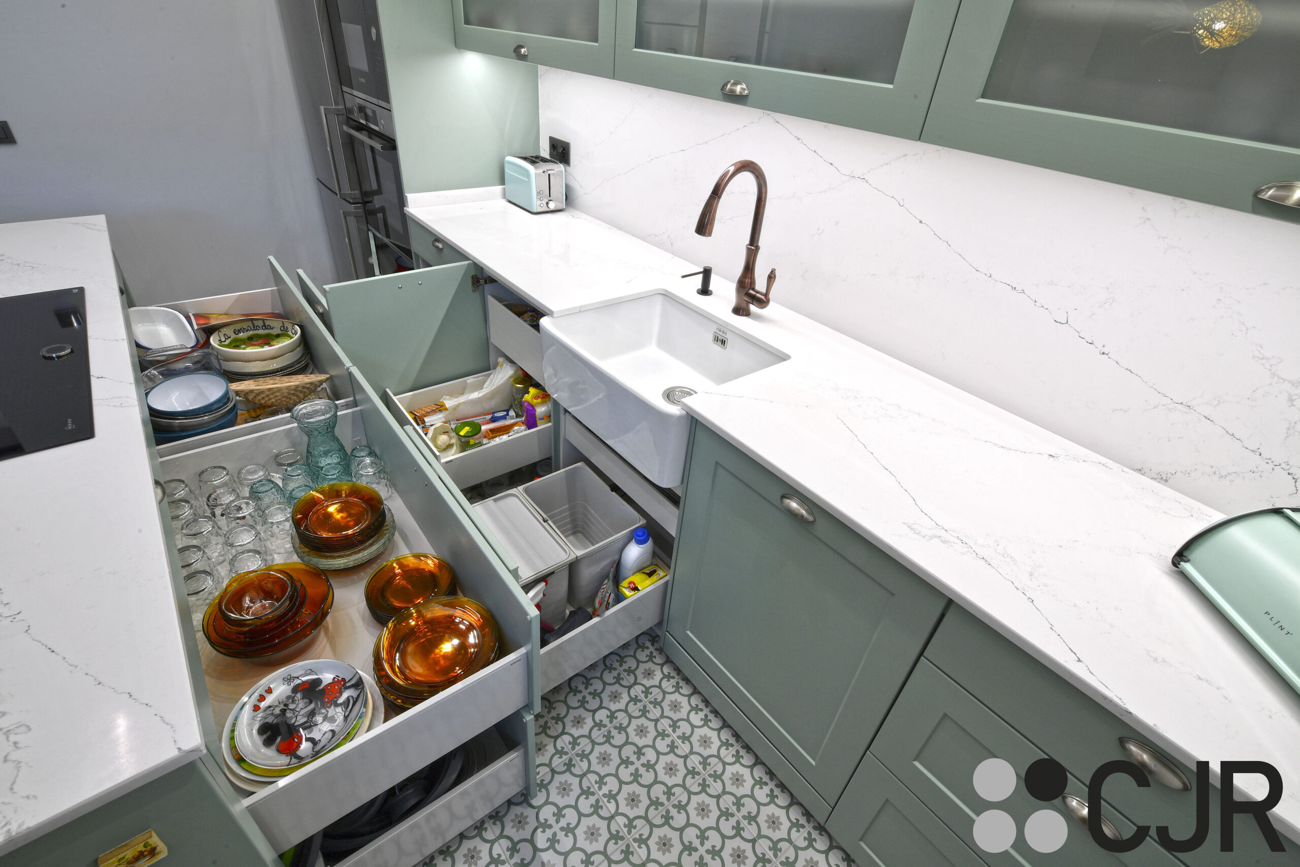 muebles bajos de cocina con el interior en blanco cocinas cjr