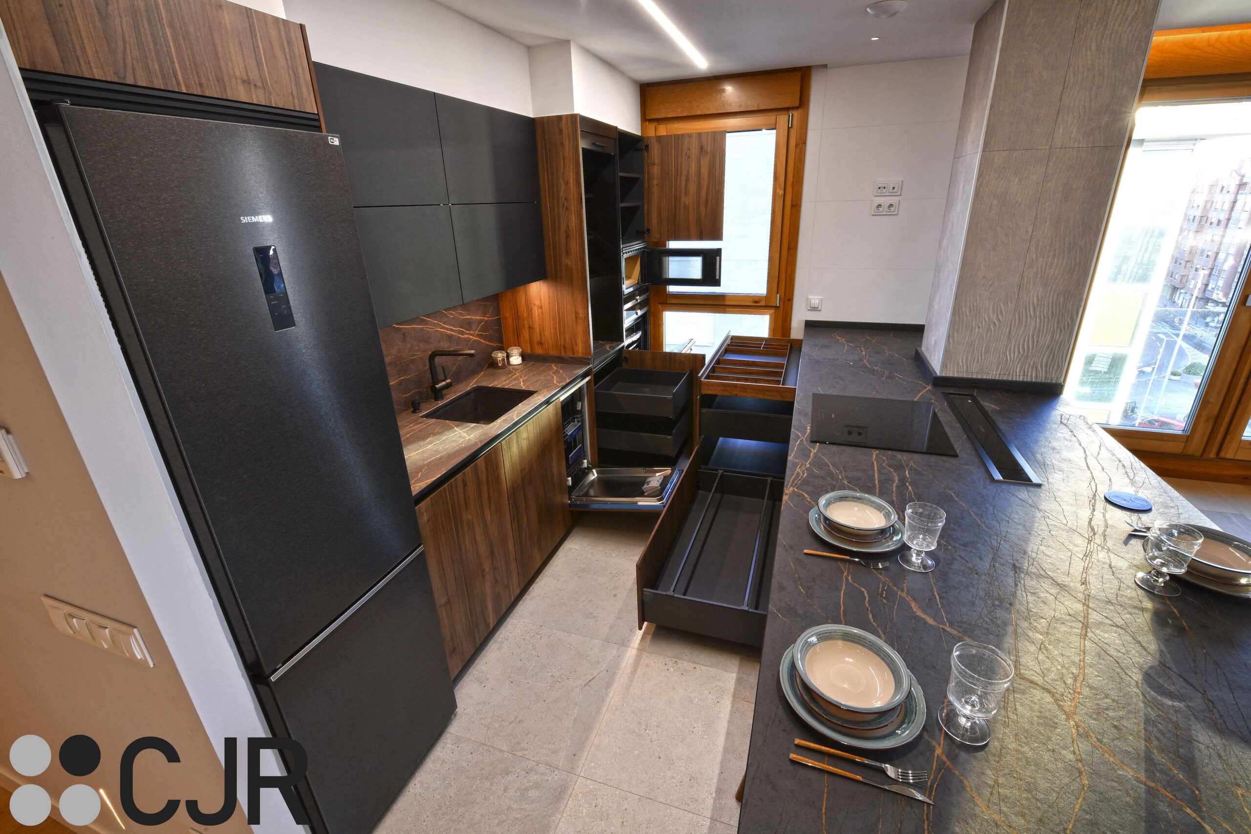 muebles de cocina en madera y negro en cocina abierta cocinas cjr