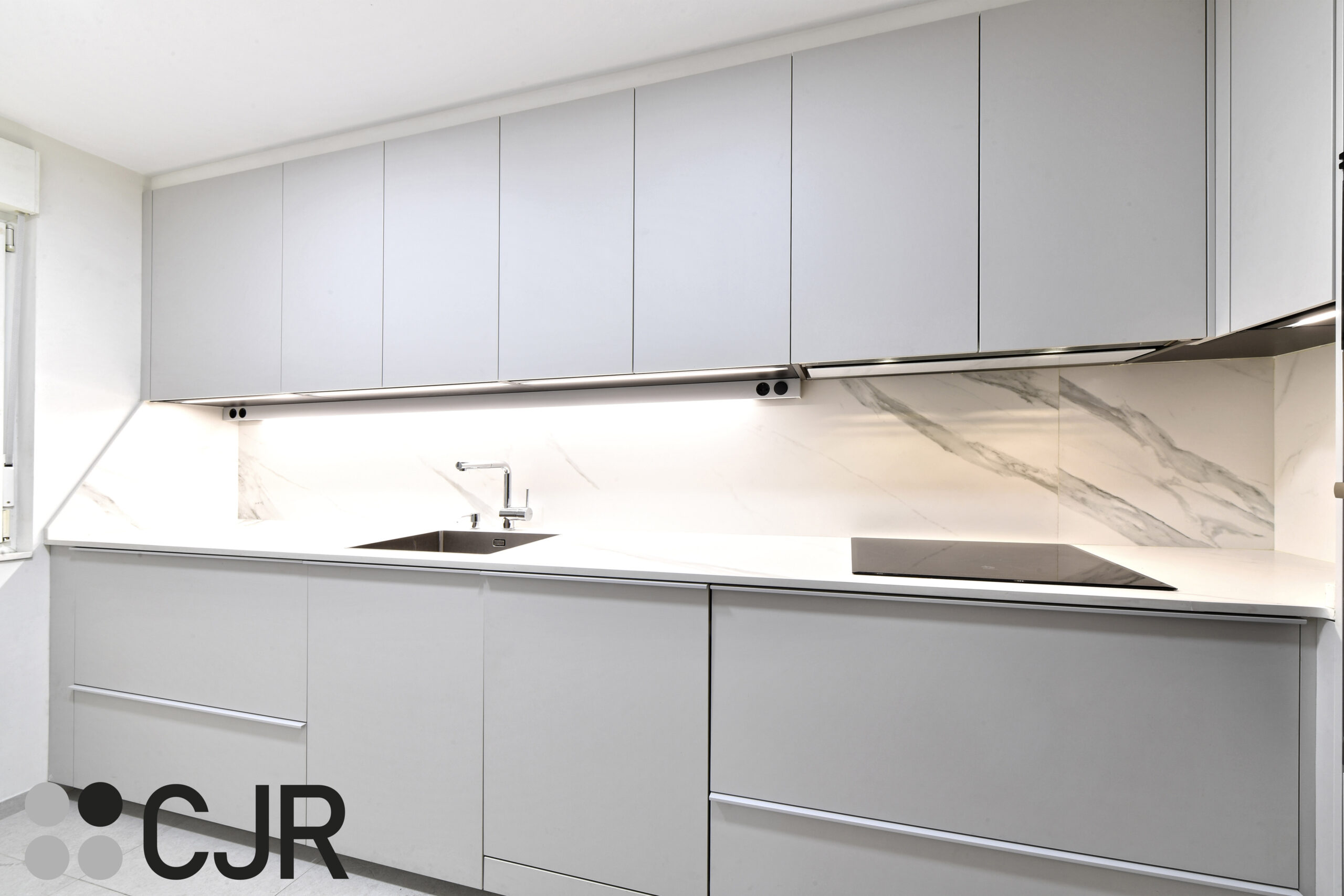 Cocina PEQUEÑA en L Gris Moderna Cocinas CJR