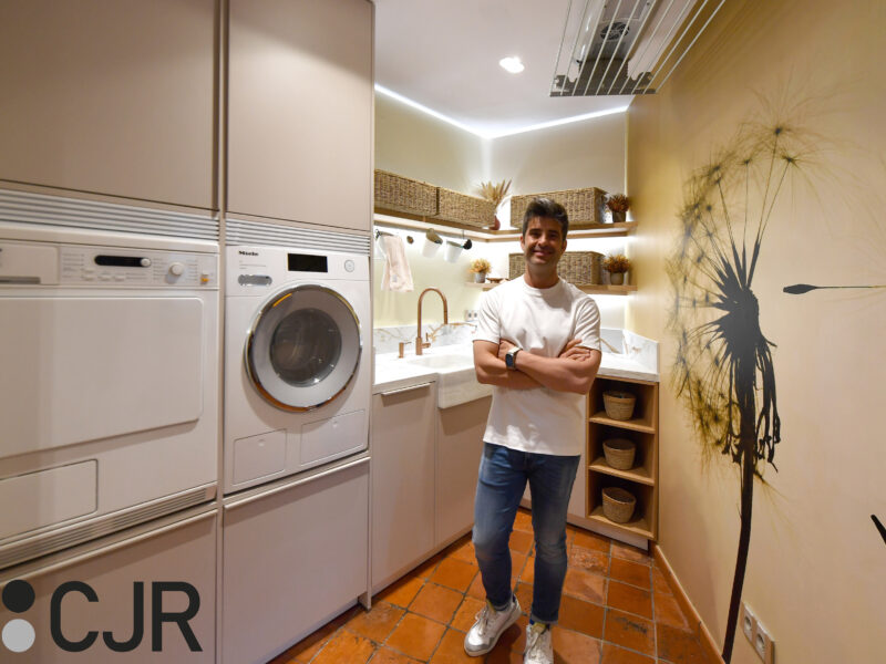 Increíble zona lavandería cashmere grande en casa cocinas cjr
