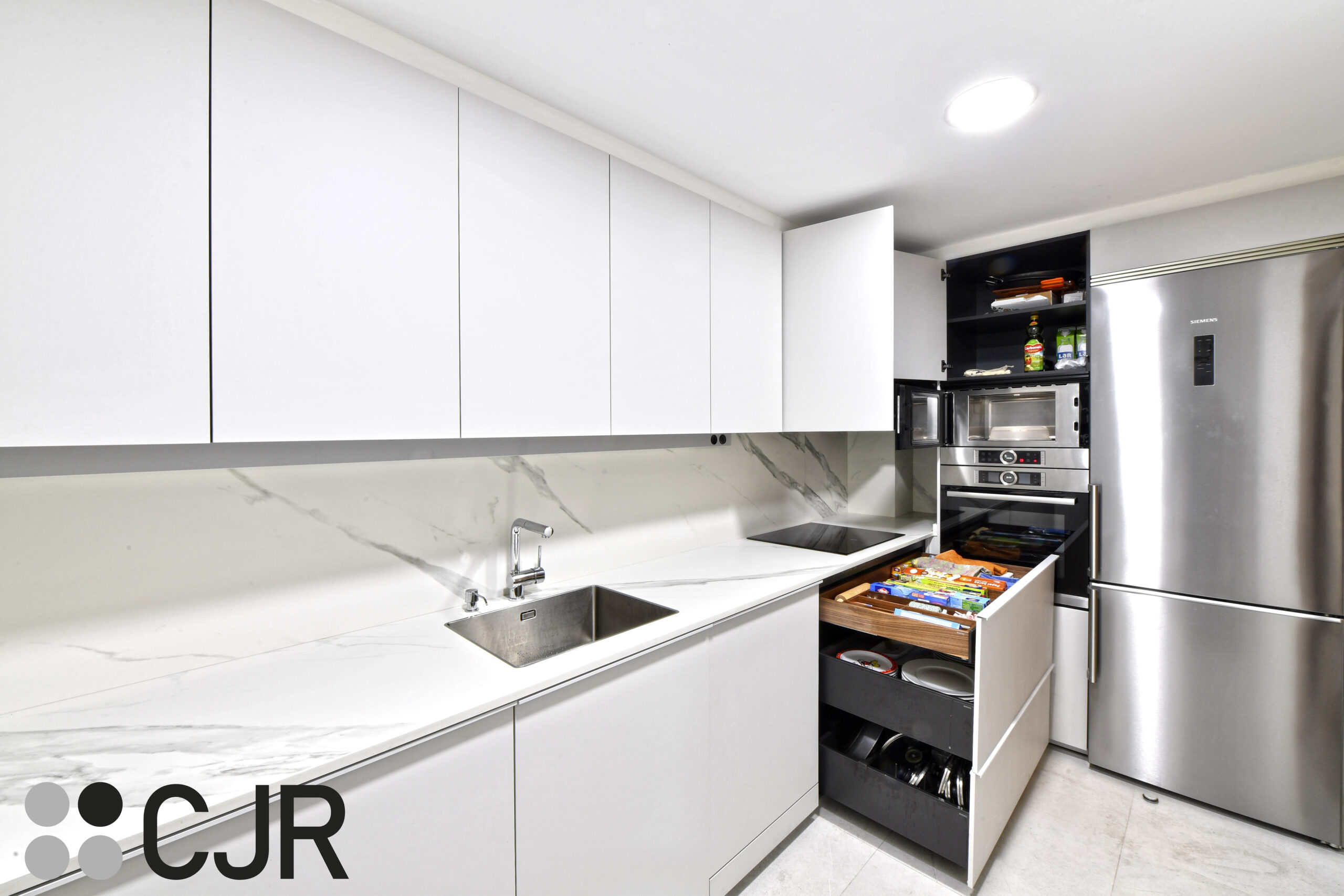 zona de trabajo de Cocina PEQUEÑA en L Gris Moderna Cocinas CJR