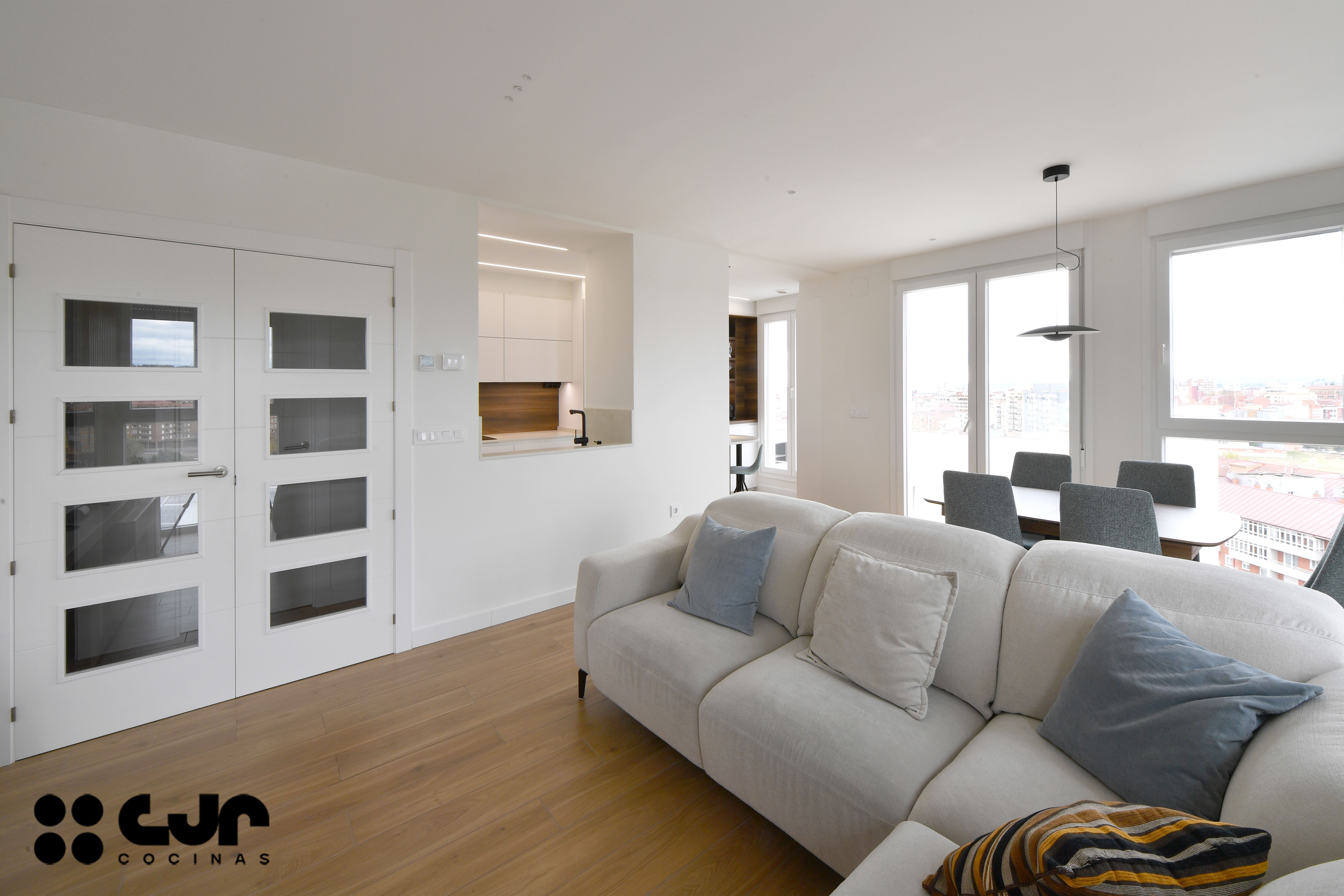 cocina blanca y madera abierta soluciones de diseño de cocinas cocinas cjr