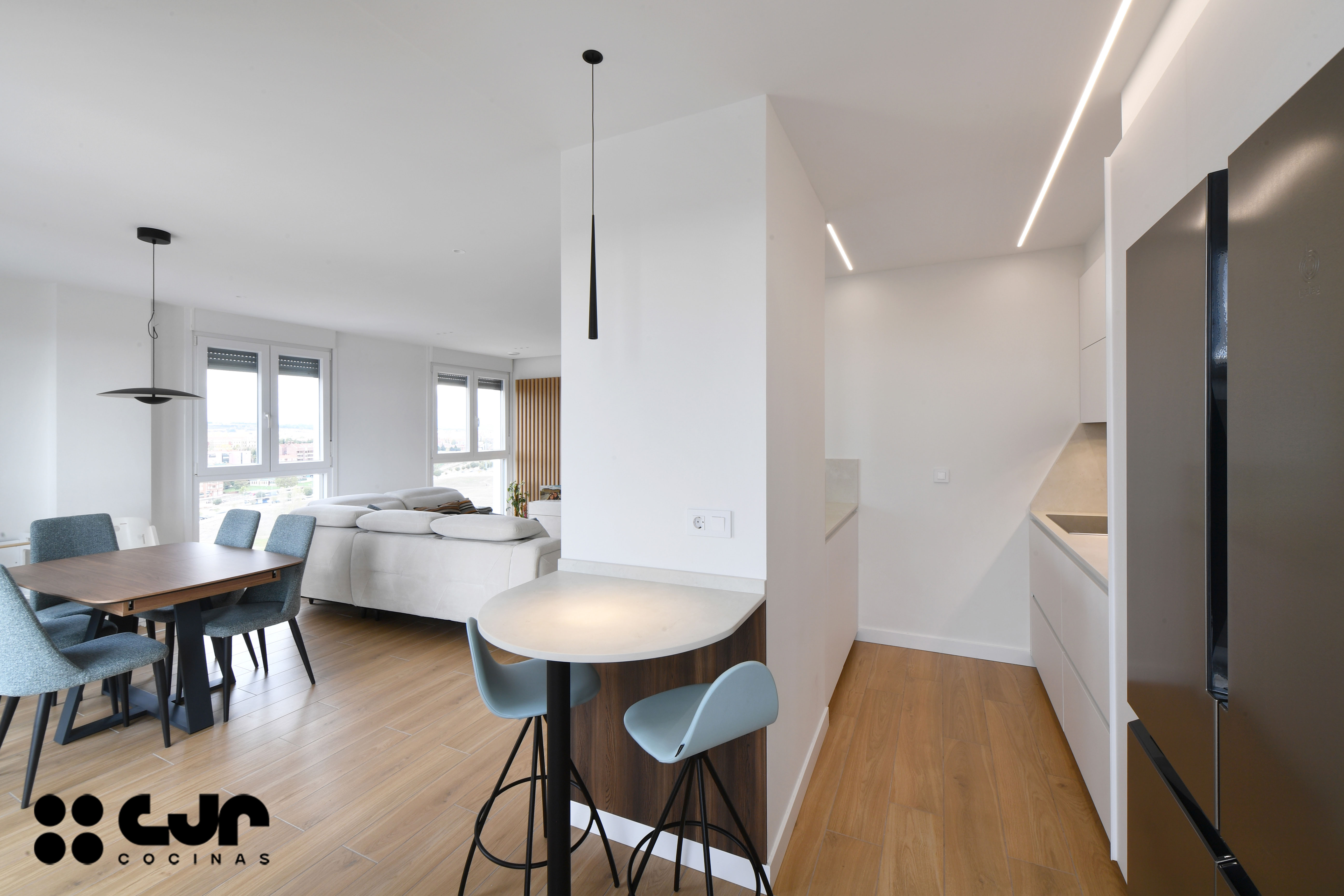 cocina blanca y madera abierta soluciones de diseño de cocinas cocinas cjr