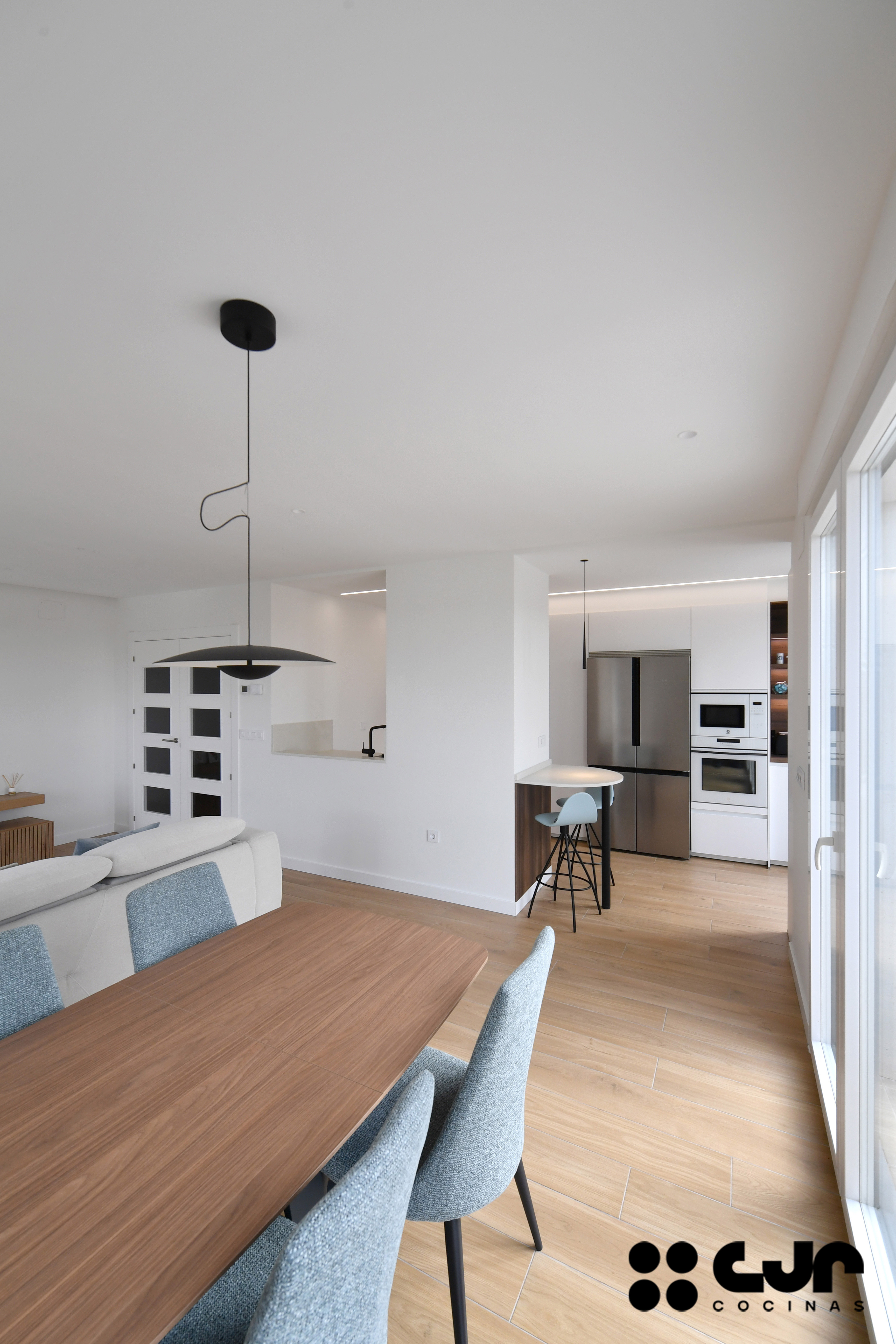 cocina blanca y madera abierta soluciones de diseño de cocinas cocinas cjr