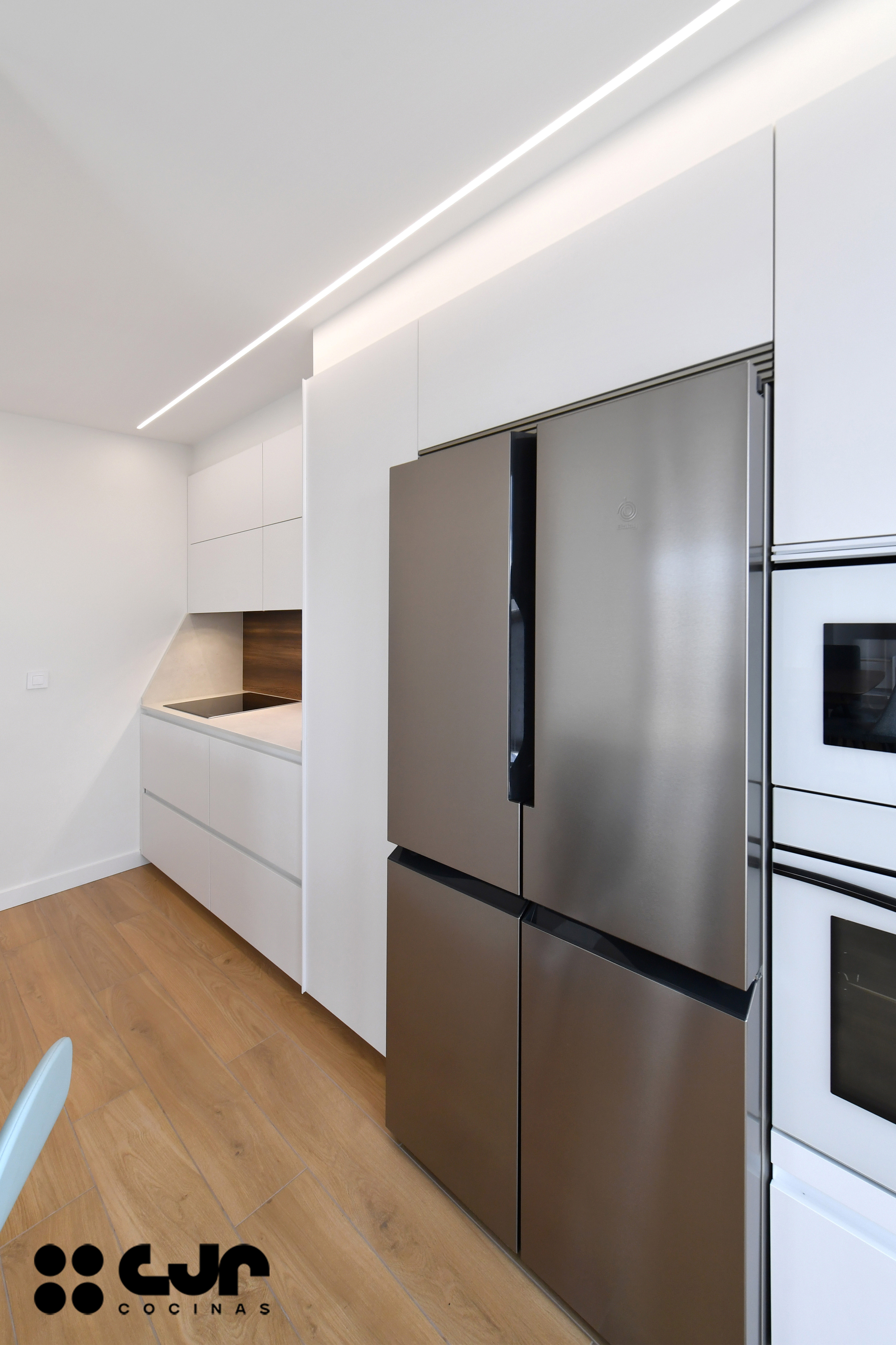 cocina blanca y madera abierta soluciones de diseño de cocinas cocinas cjr