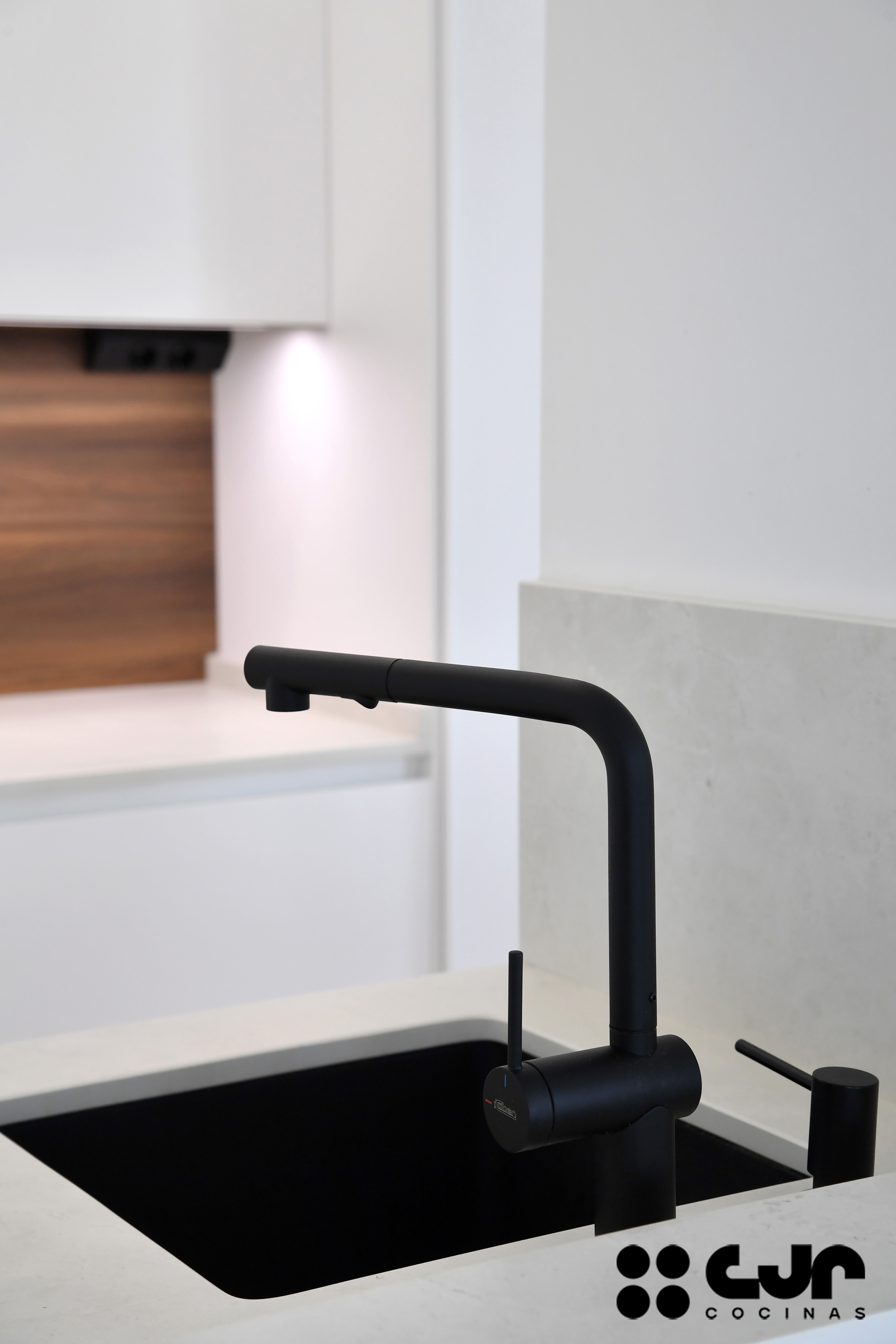 cocina blanca y madera abierta soluciones de diseño de cocinas cocinas cjr