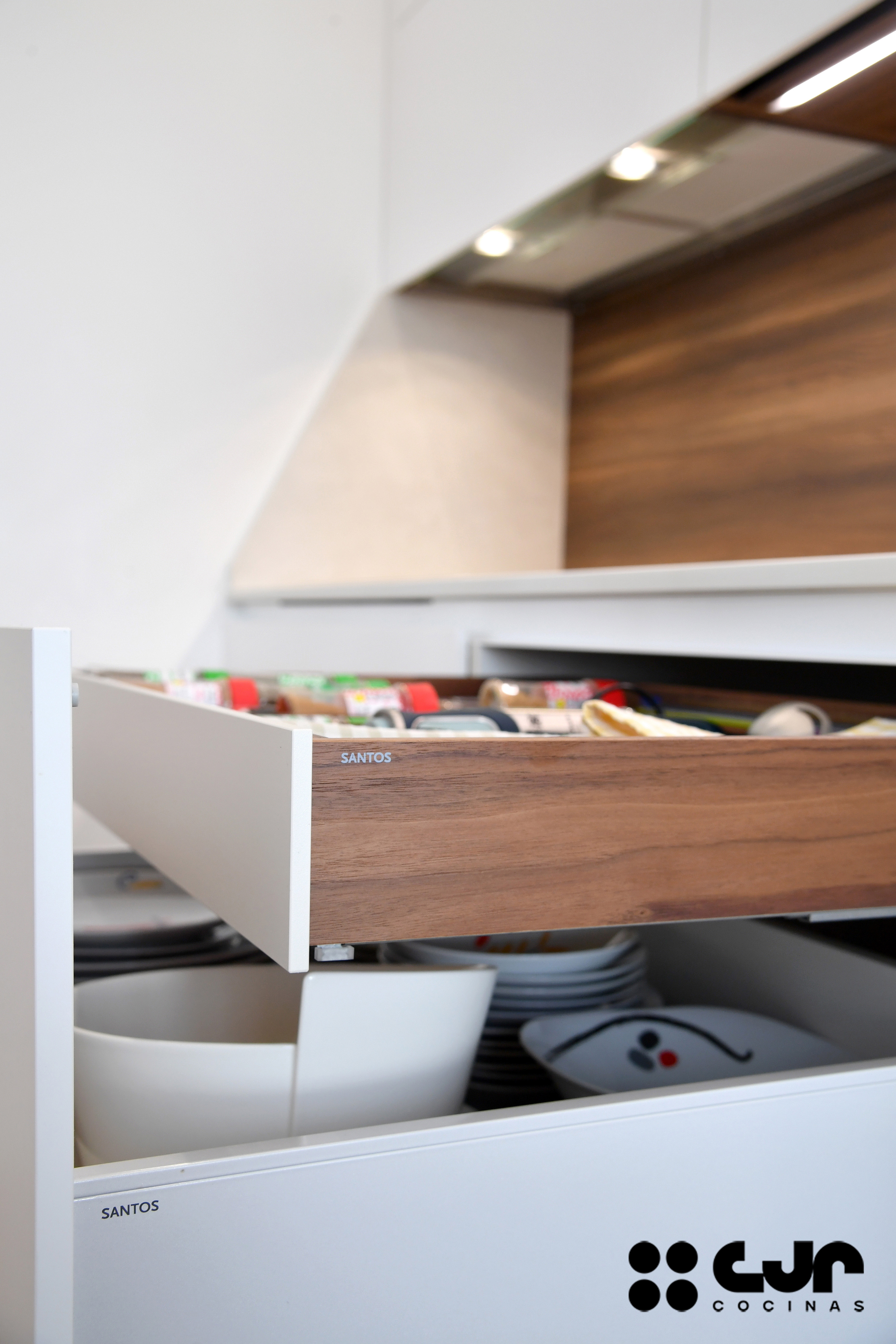 cocina blanca y madera abierta soluciones de diseño de cocinas cocinas cjr